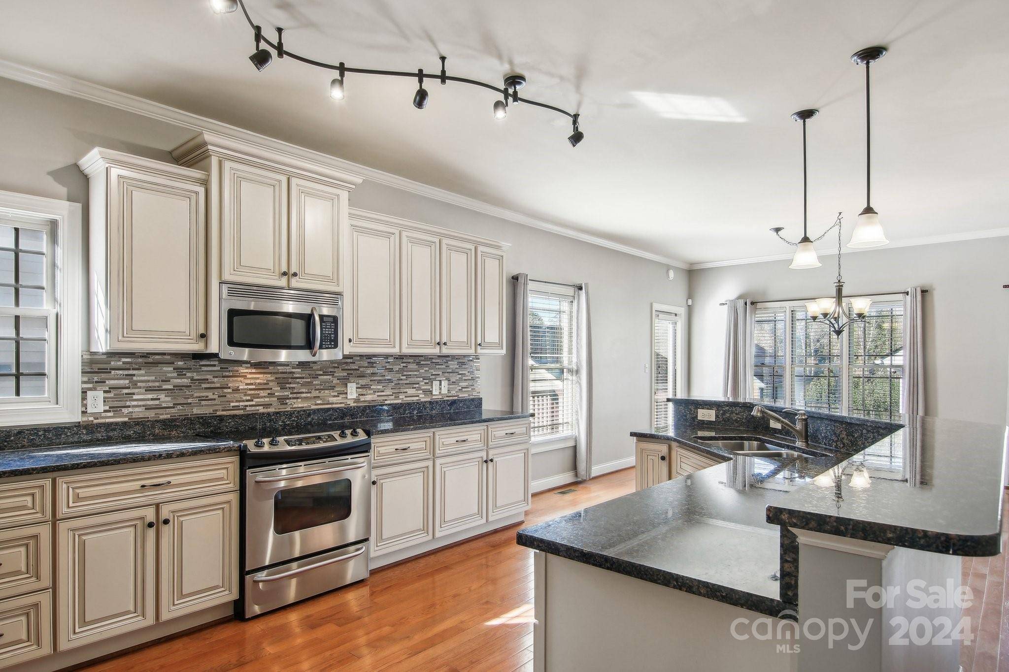 25 Jeff DR, Asheville, NC 28806