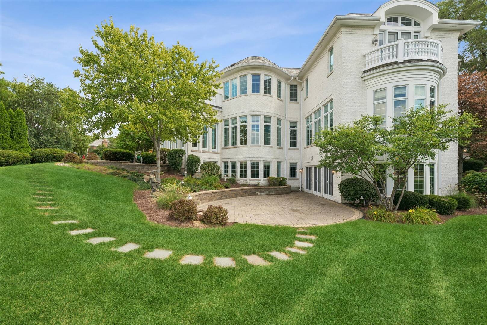 1904 Midwest Club Pkwy, Oak Brook, IL 60523