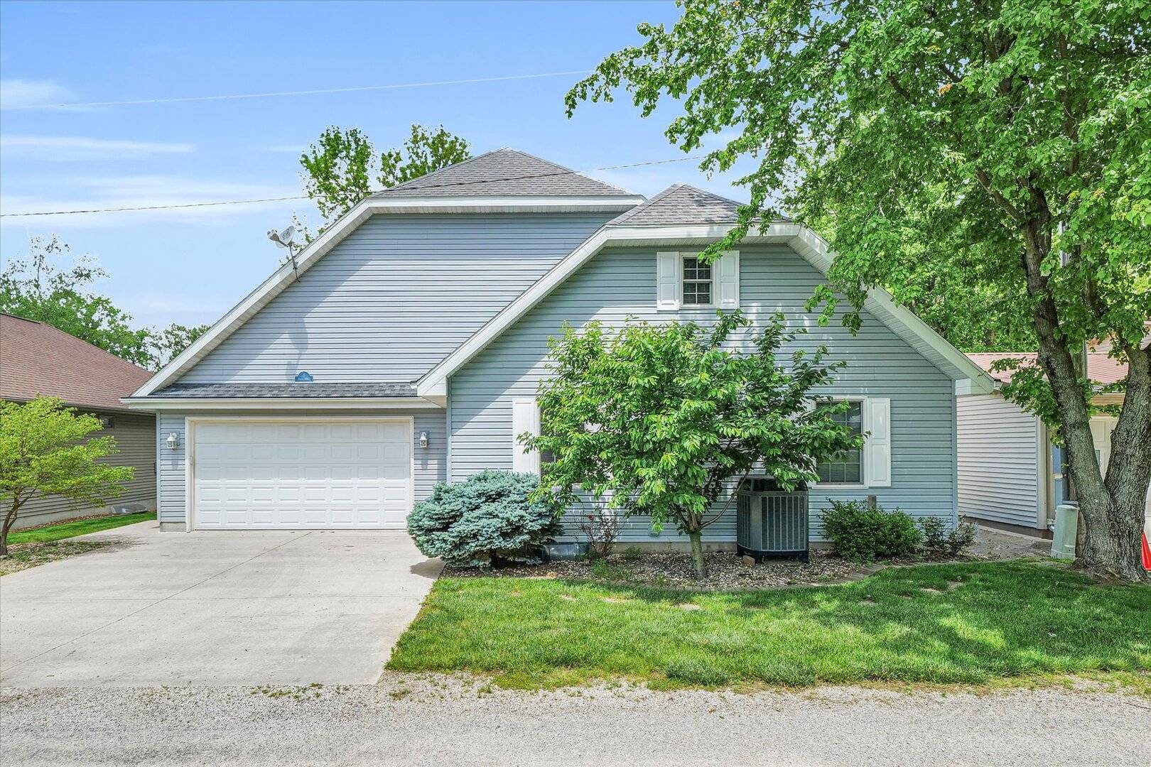 7 Prahls DR, Neoga, IL 62447
