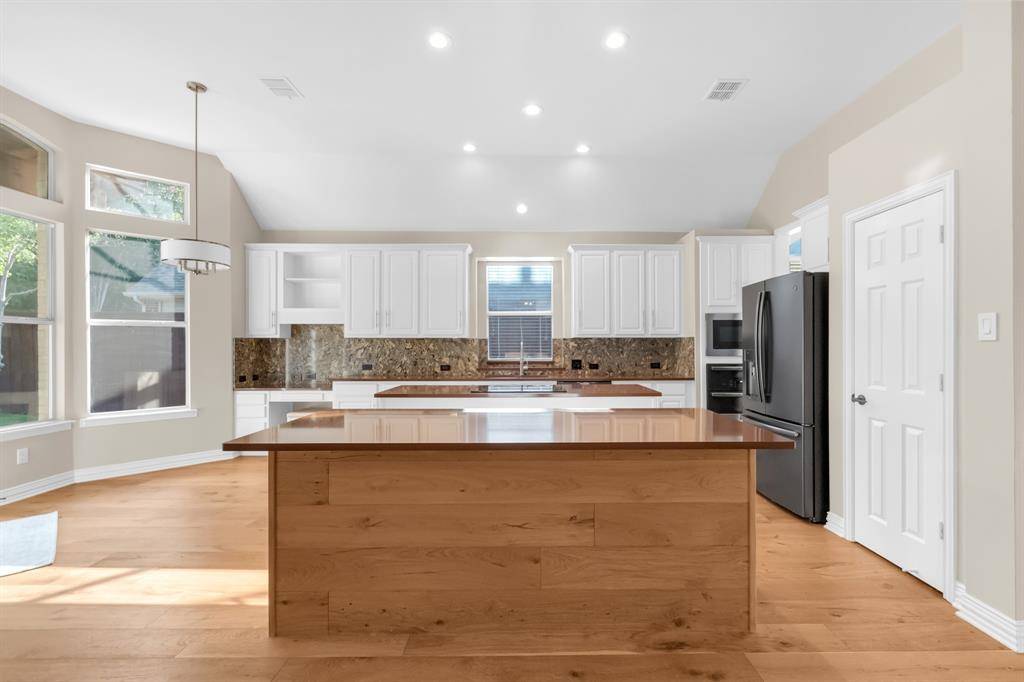 913 Rosemary Drive, Flower Mound, TX 75028