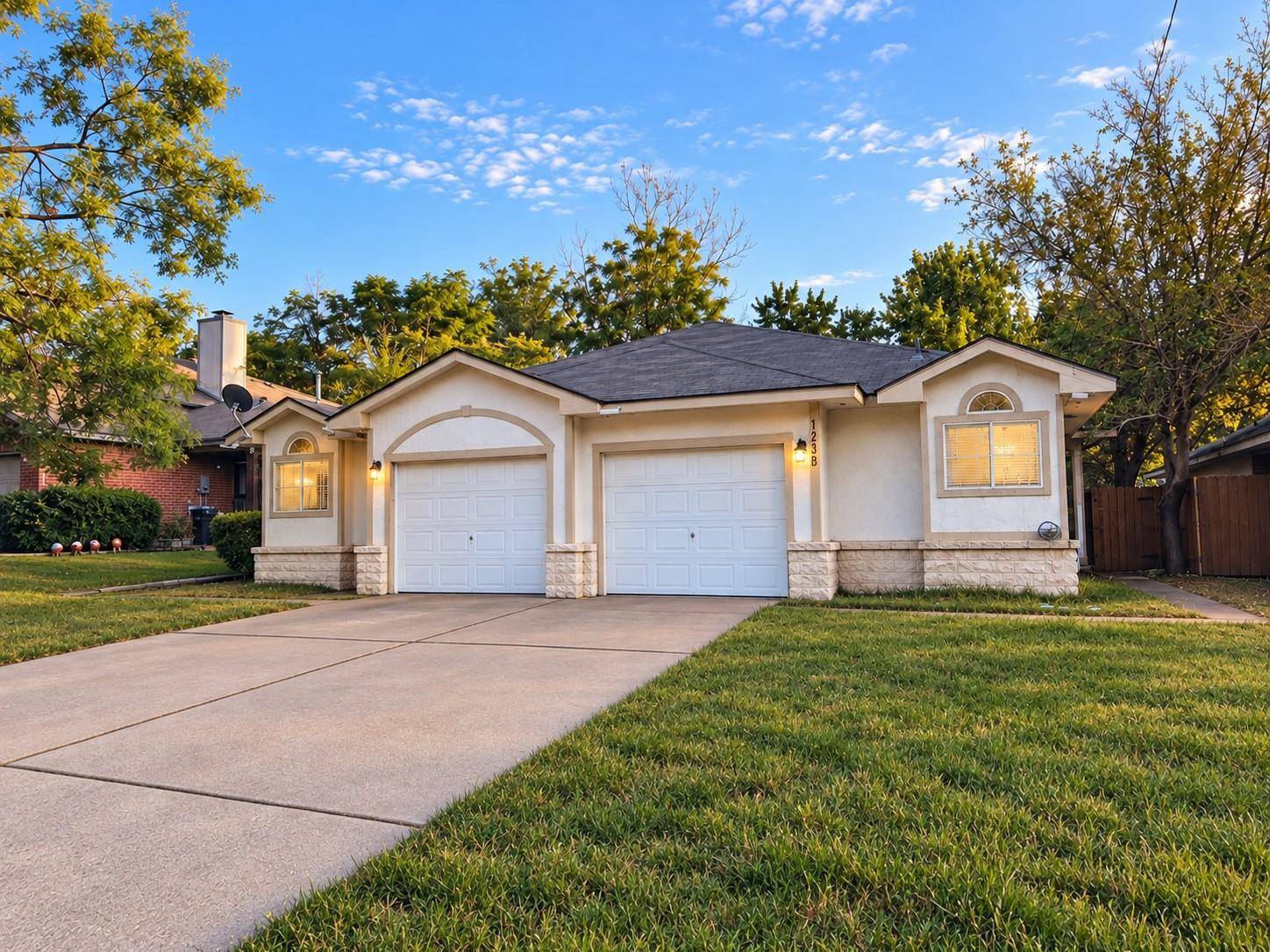 1235 Armadillo RD #B, Austin, TX 78745