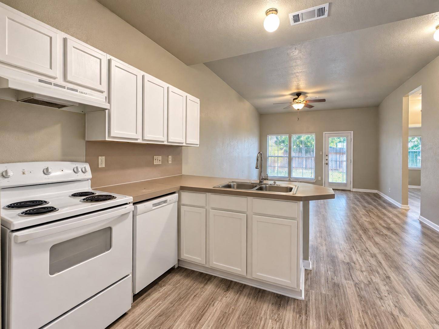 1235 Armadillo RD #B, Austin, TX 78745