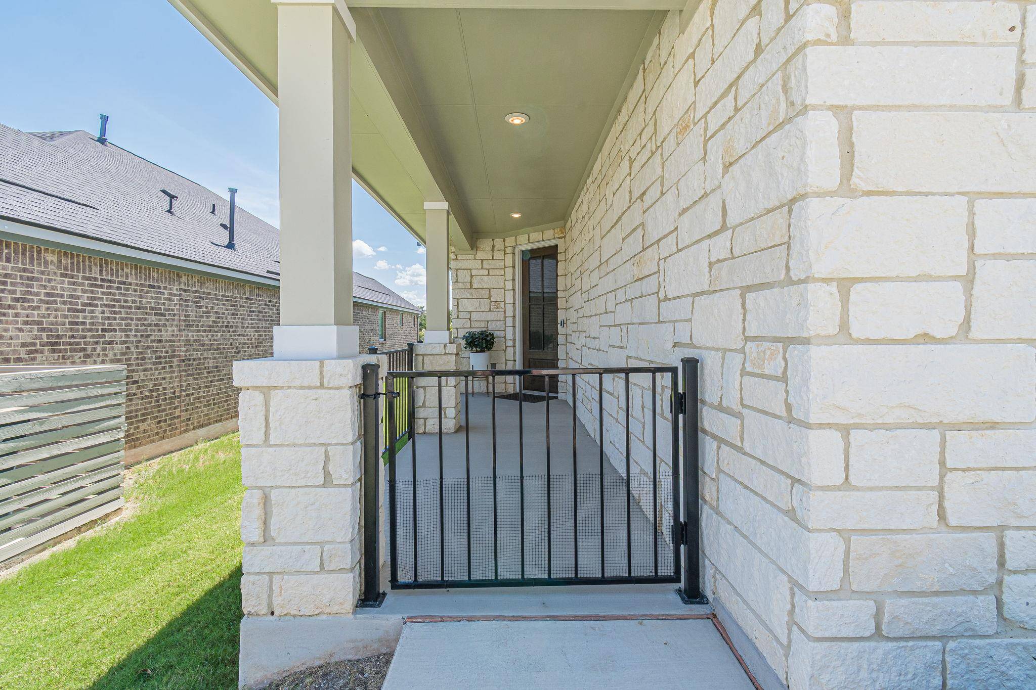 221 Sweeping Sage LN, San Marcos, TX 78666