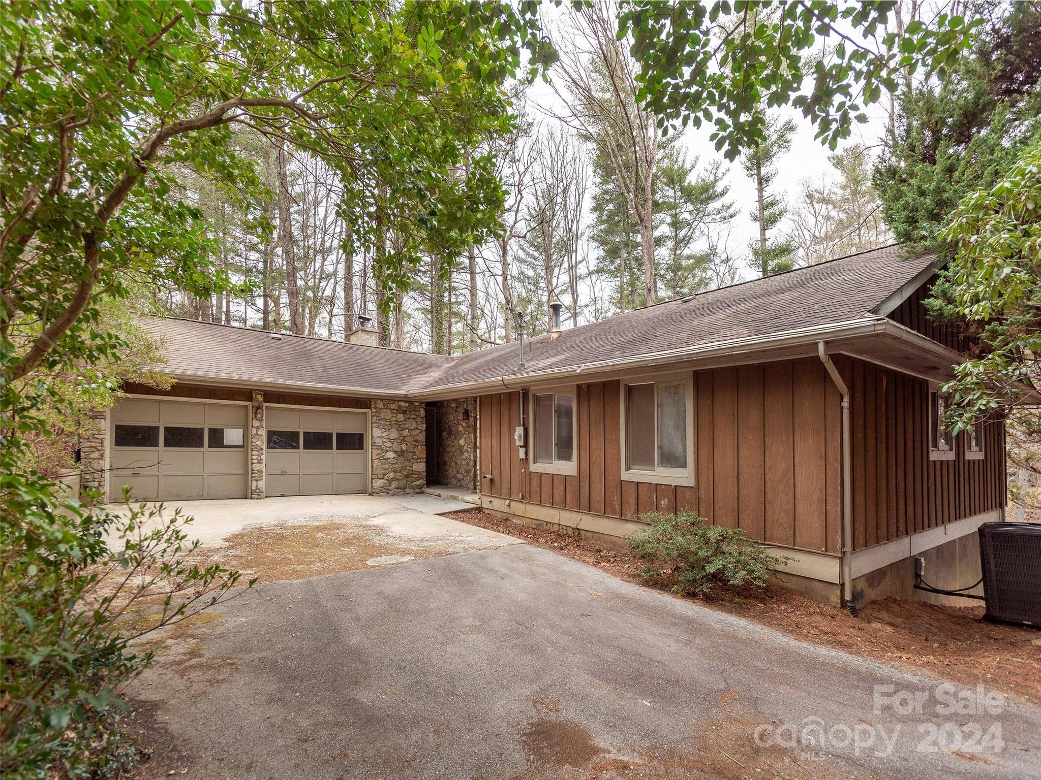 4 Brae Burn DR, Arden, NC 28704