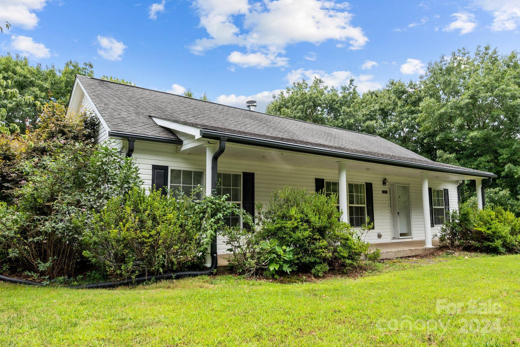 370 Laurel Heights DR, Burnsville, NC 28714