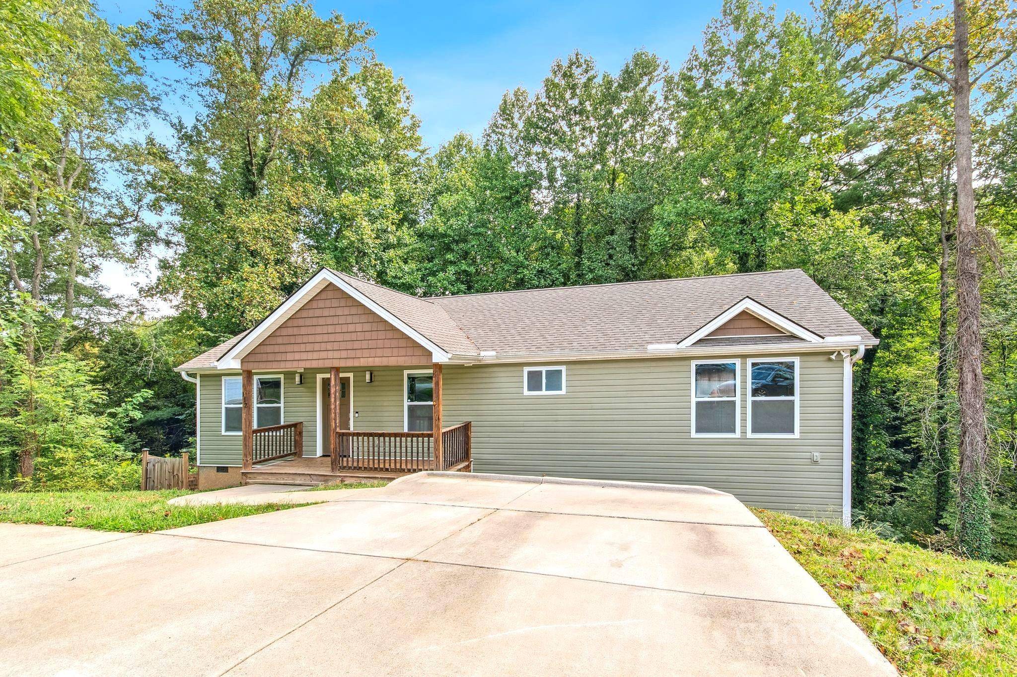 112 Tail Feather LN, Candler, NC 28715