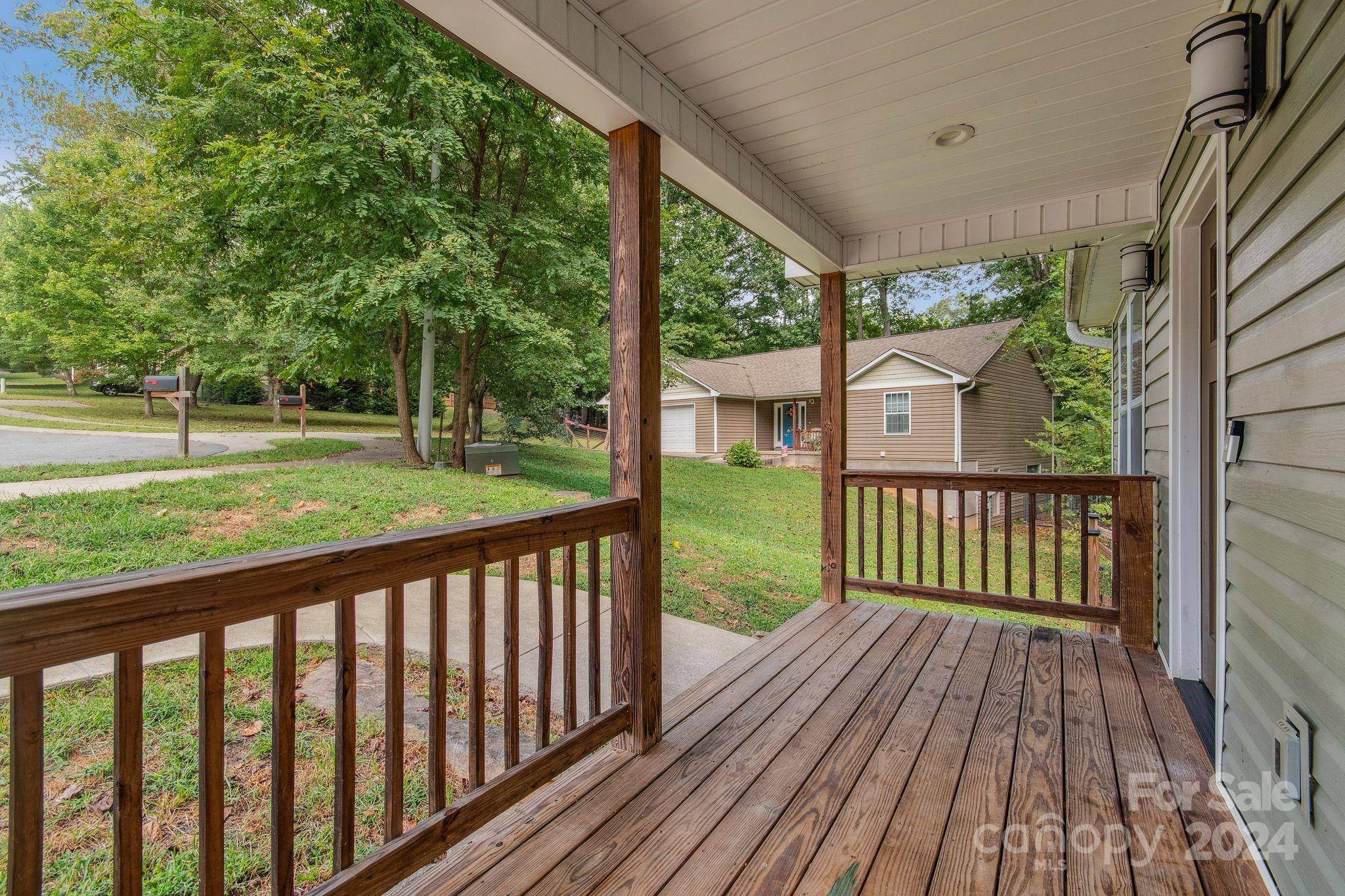 112 Tail Feather LN, Candler, NC 28715