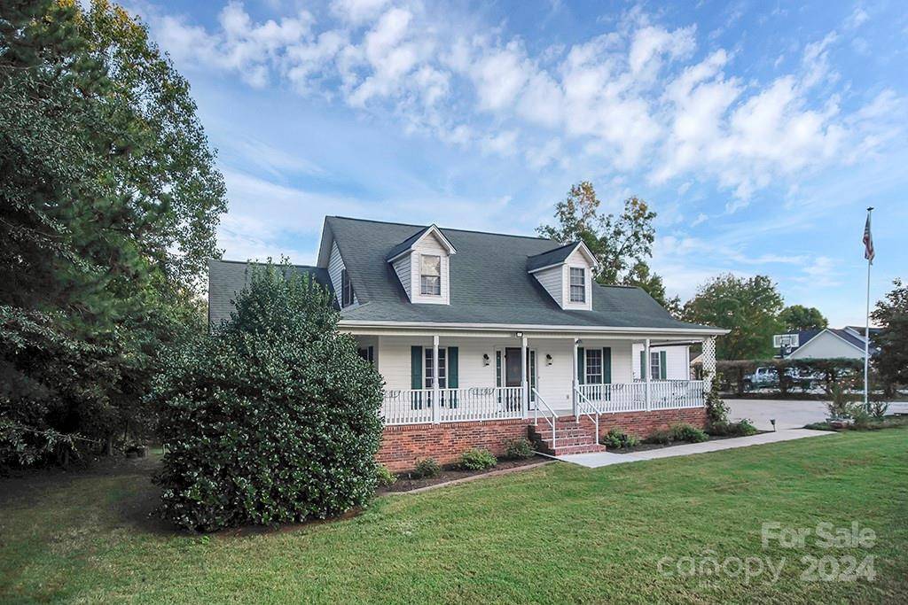 210 Harbor Point DR, Cherryville, NC 28021