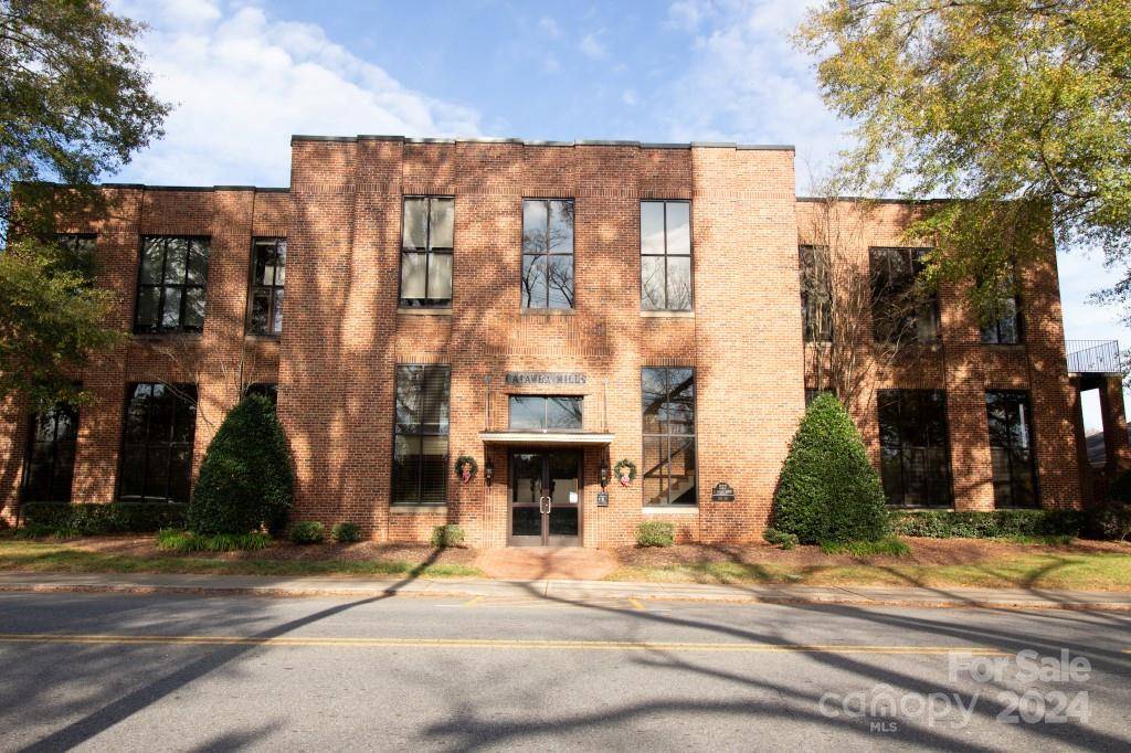 555 E Catawba ST, Belmont, NC 28012