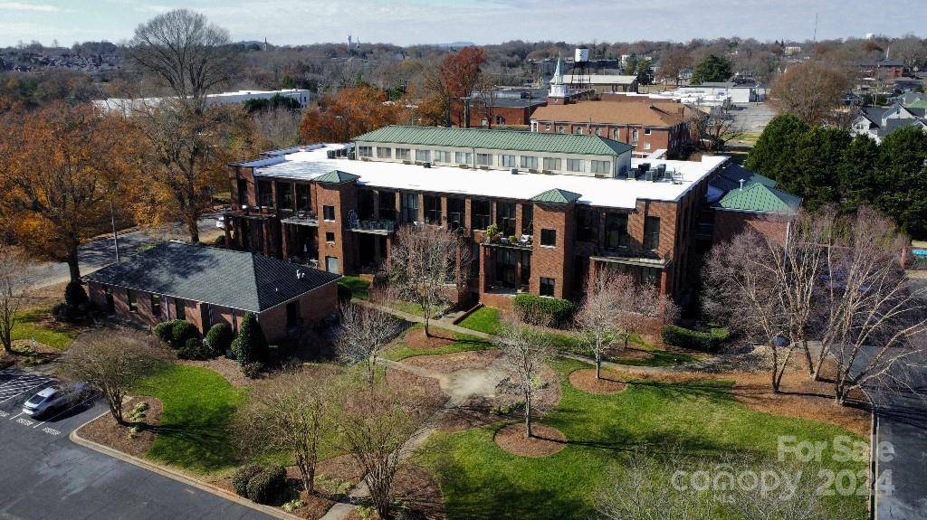 555 E Catawba ST, Belmont, NC 28012