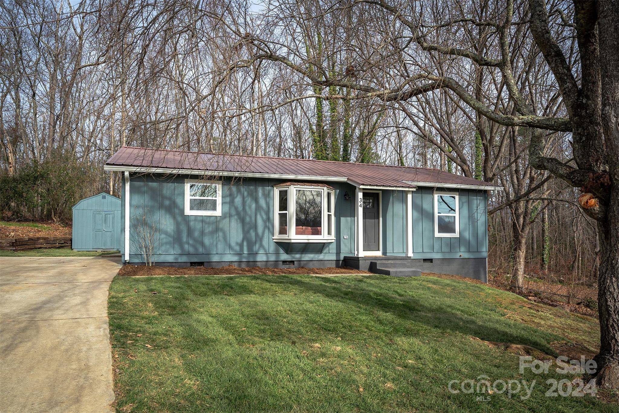 34 Fox Run DR, Fairview, NC 28730