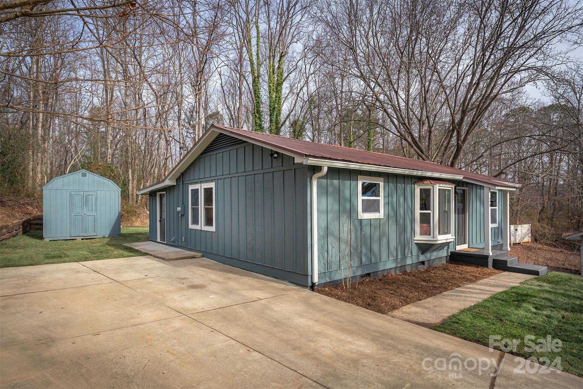 34 Fox Run DR, Fairview, NC 28730