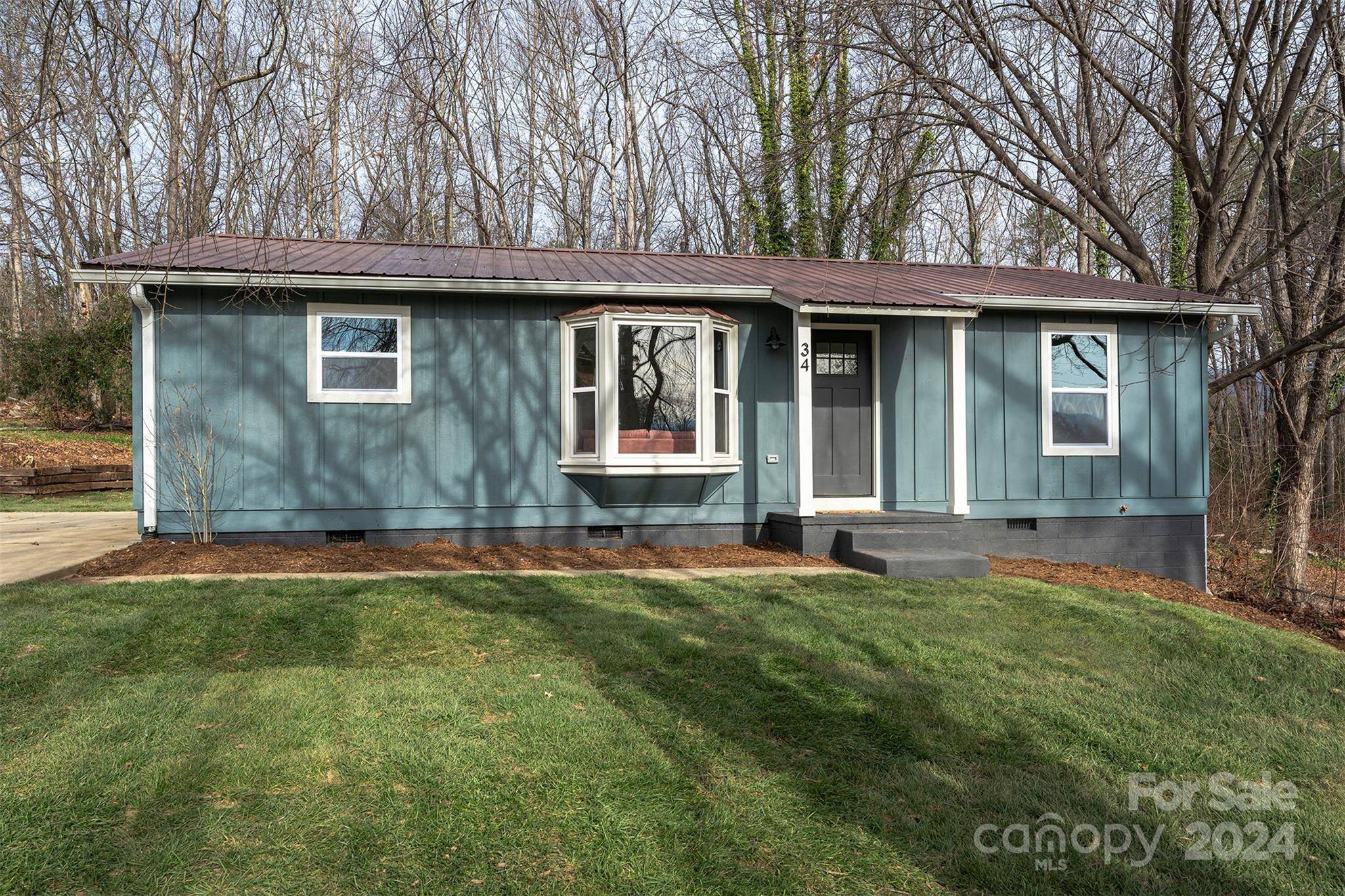 34 Fox Run DR, Fairview, NC 28730