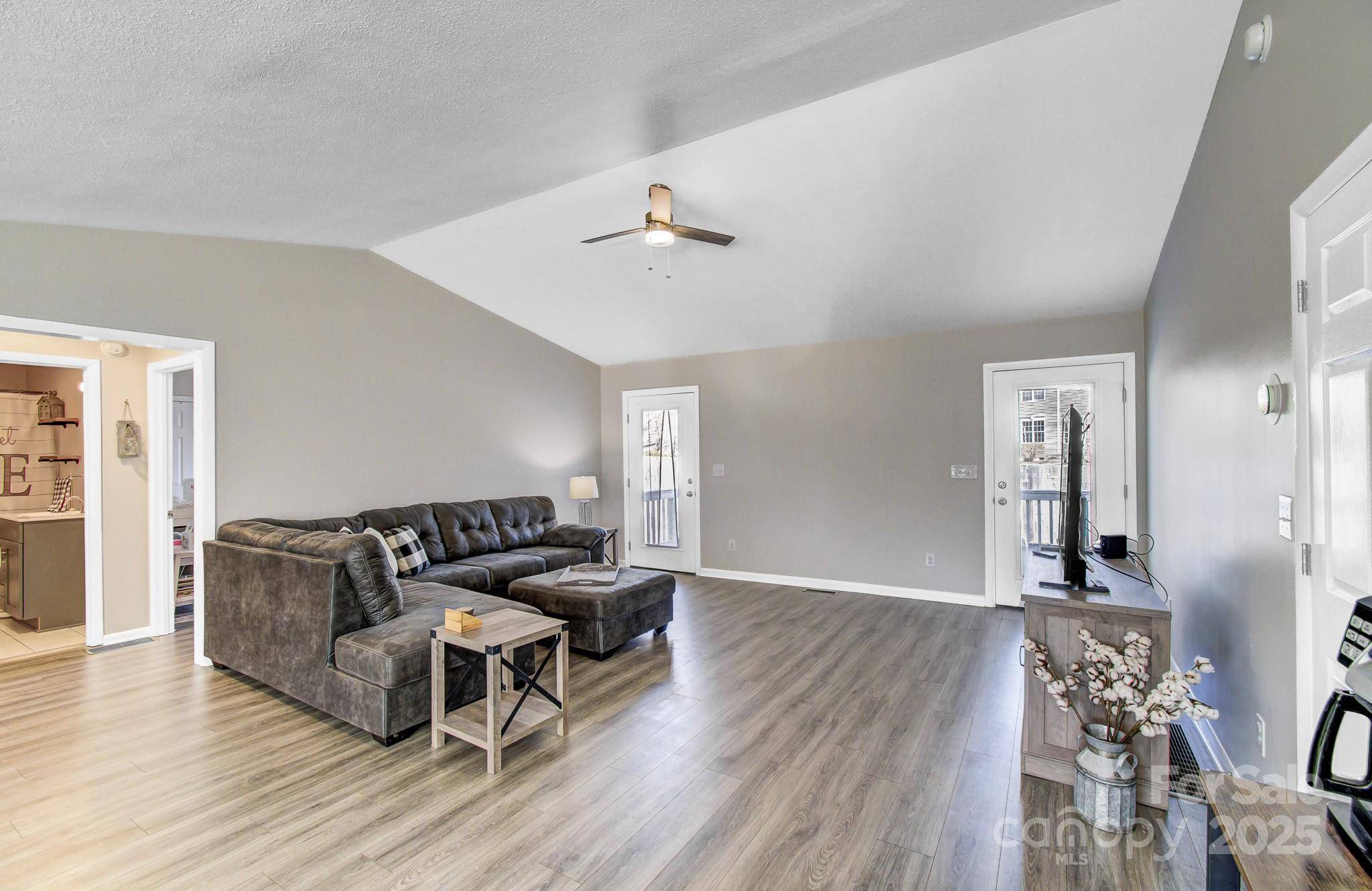 3 S Garden DR, Fletcher, NC 28732