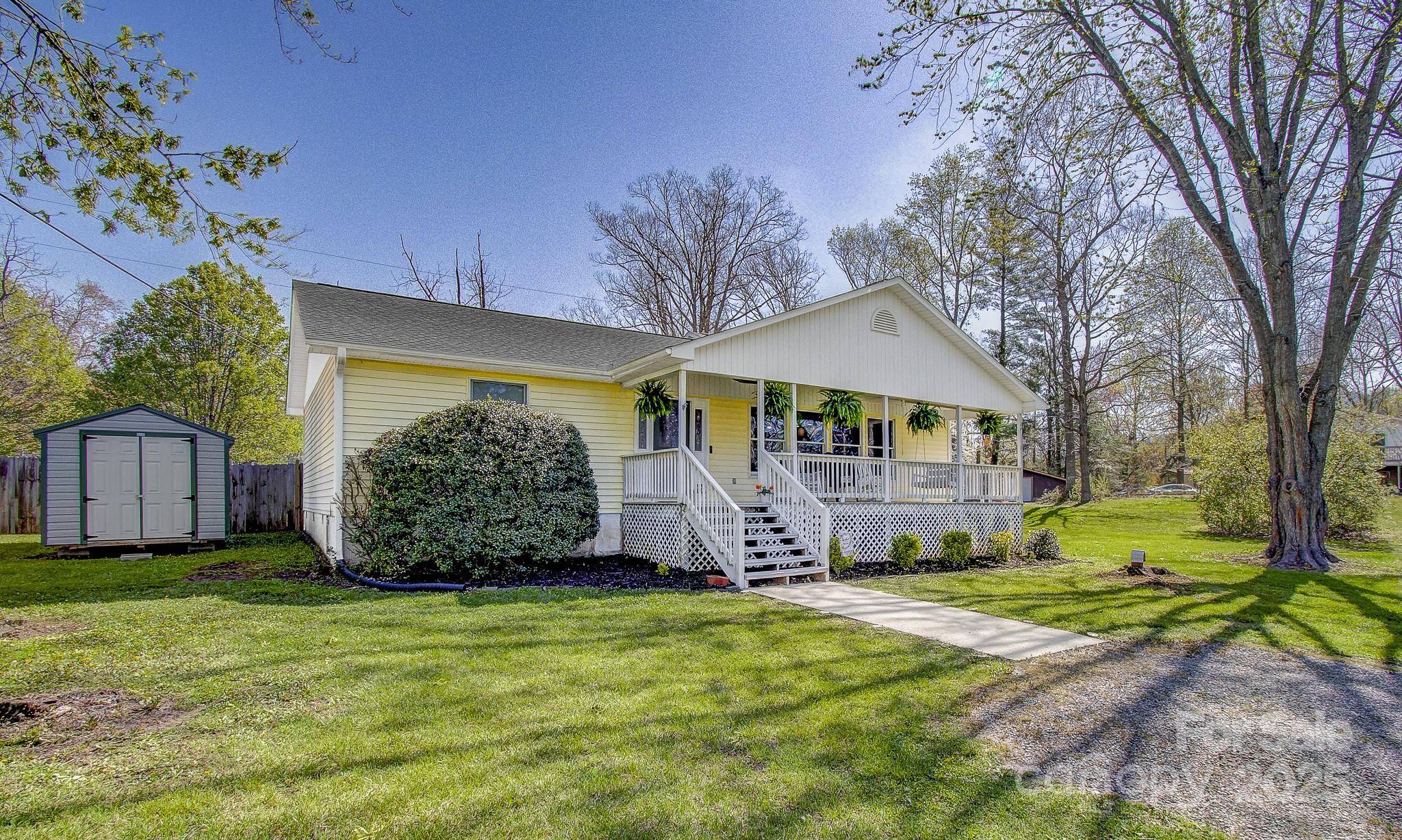 3 S Garden DR, Fletcher, NC 28732
