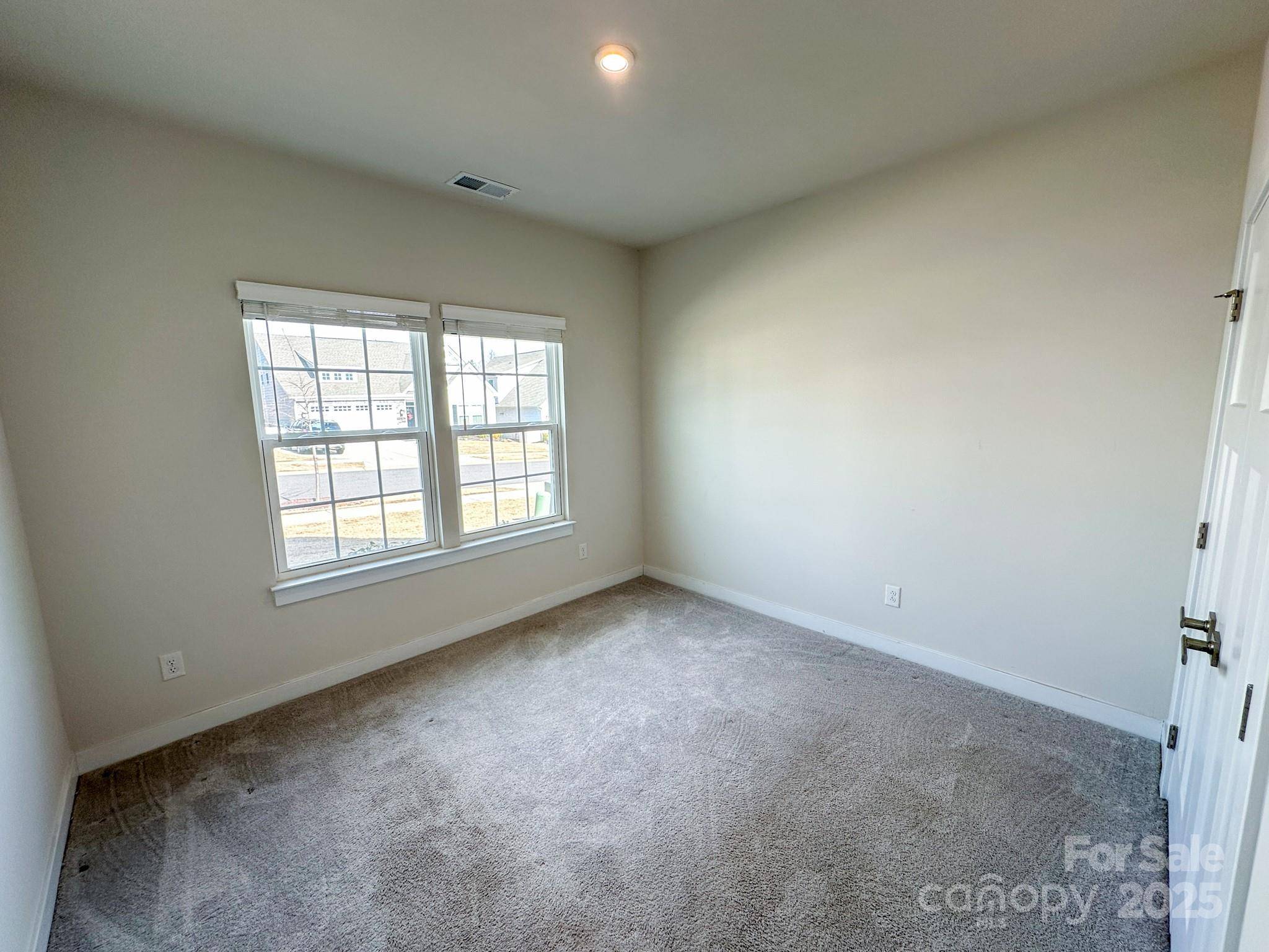 5047 Summer Surprise LN, Charlotte, NC 28215