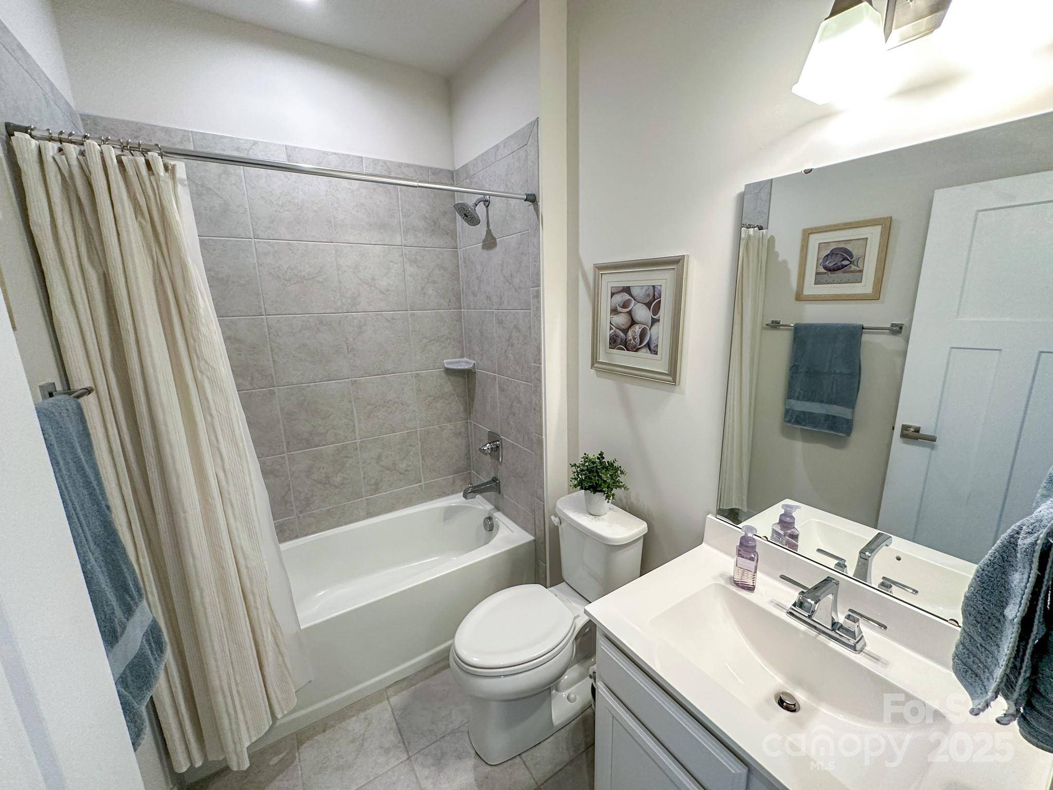 5047 Summer Surprise LN, Charlotte, NC 28215