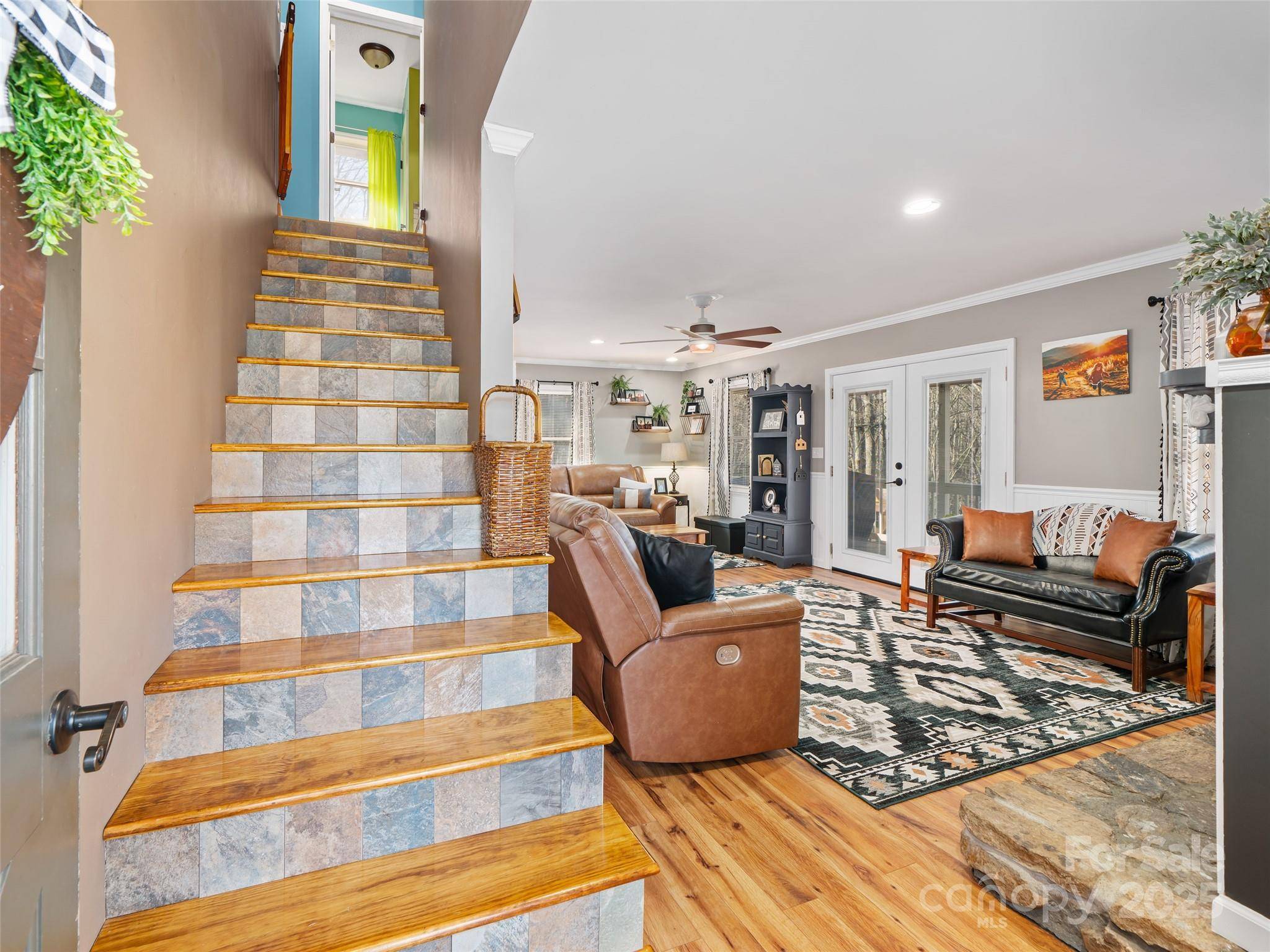 426 Meadowood LN, Burnsville, NC 28714