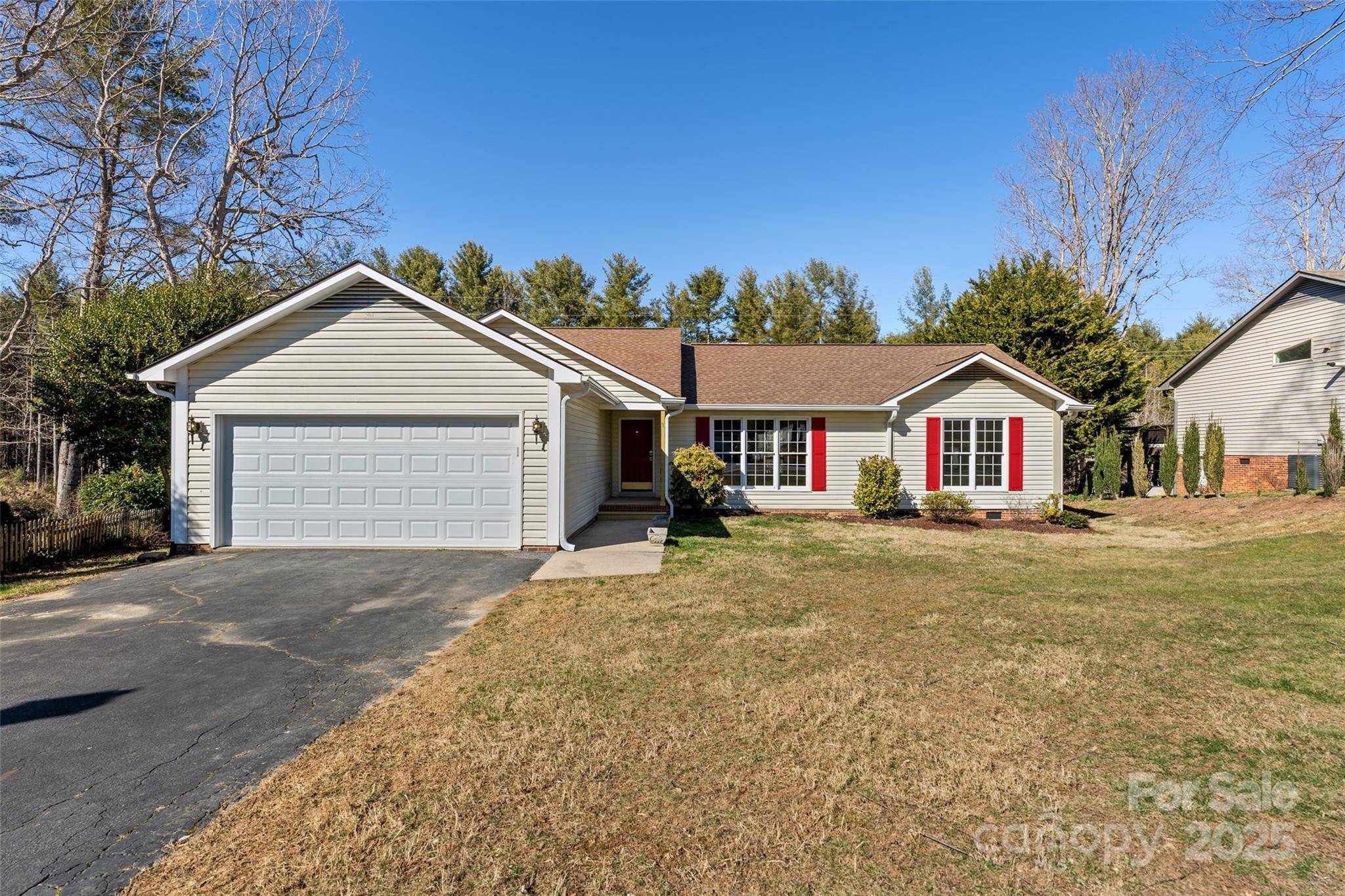 19 Strathmore DR, Arden, NC 28704