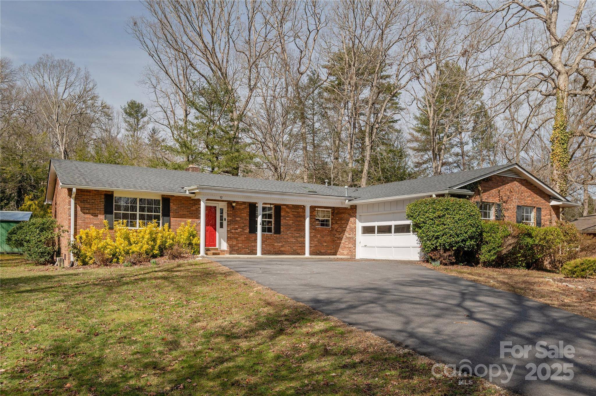 92 N Greenwood Forest DR, Etowah, NC 28729
