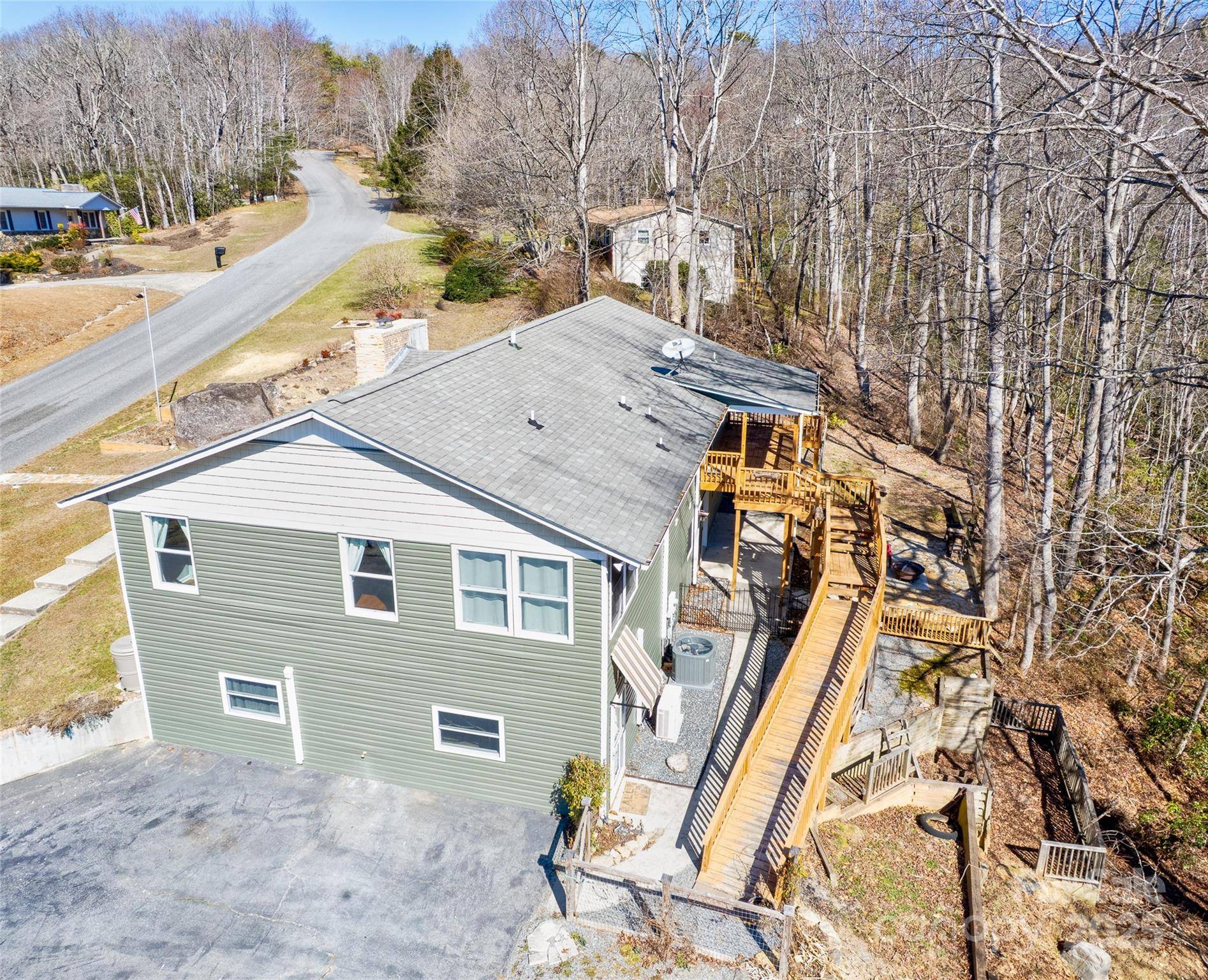 5 Laurel Forest DR, Horse Shoe, NC 28742