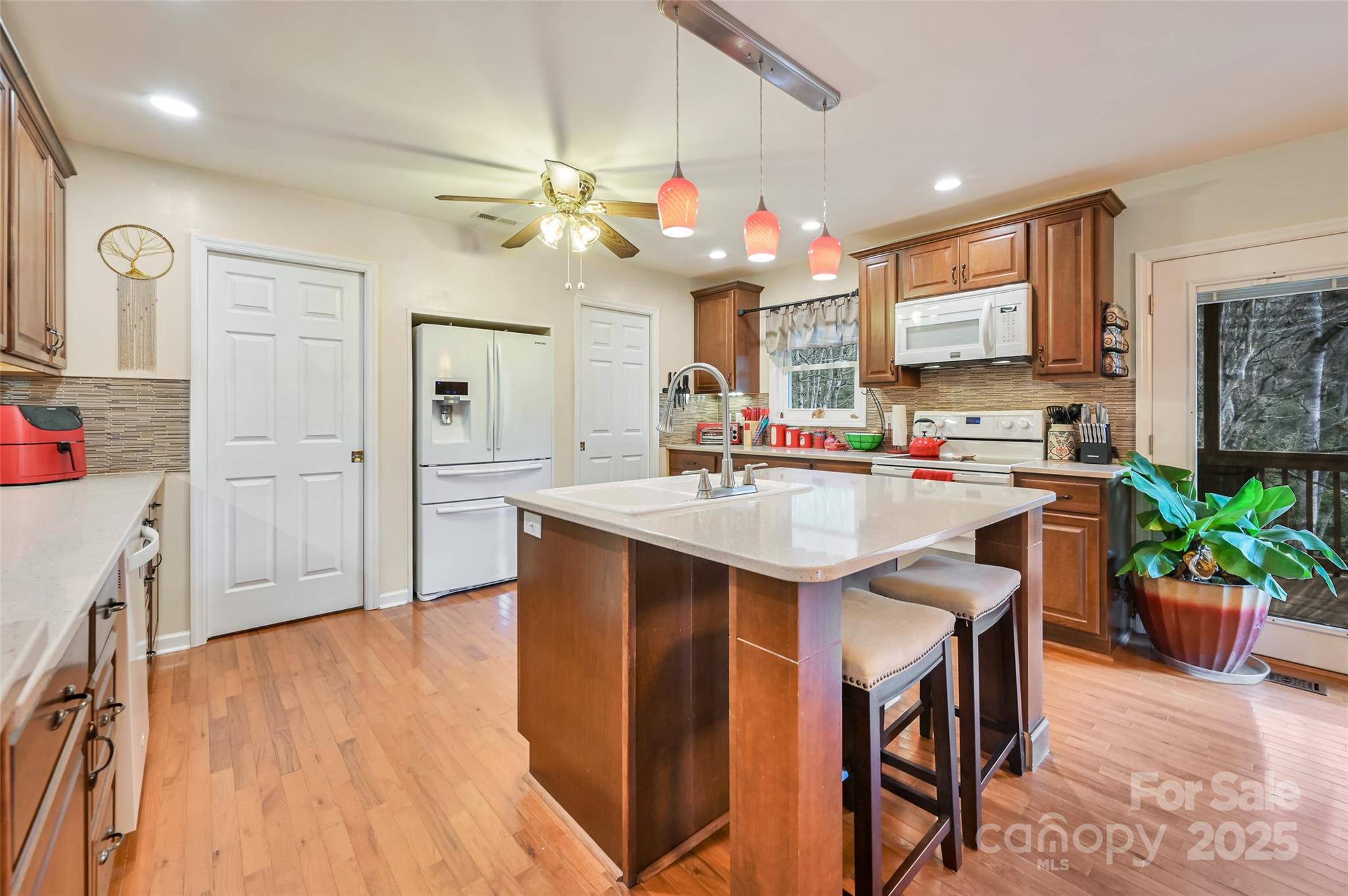 5 Laurel Forest DR, Horse Shoe, NC 28742