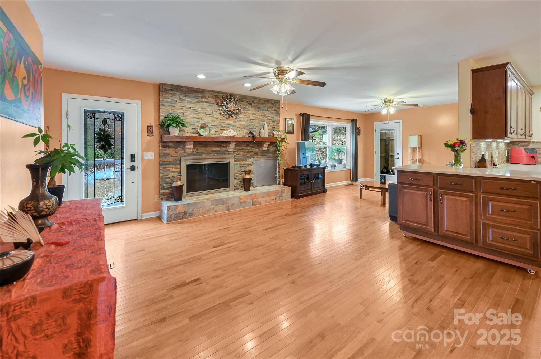 5 Laurel Forest DR, Horse Shoe, NC 28742