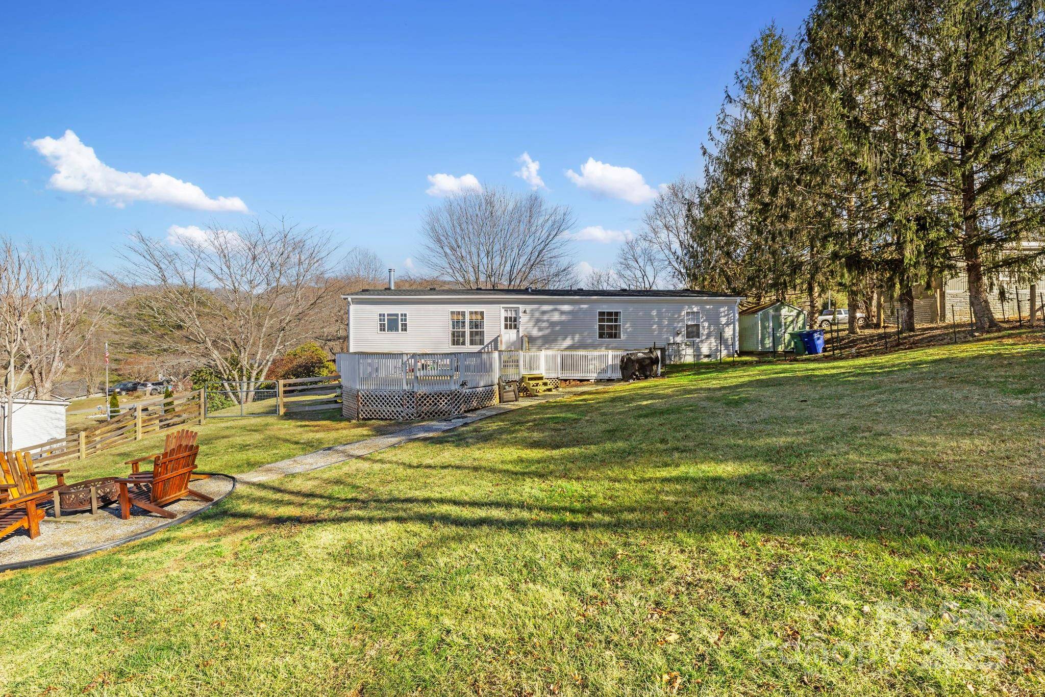 11 Timbers Edge LN, Fairview, NC 28730