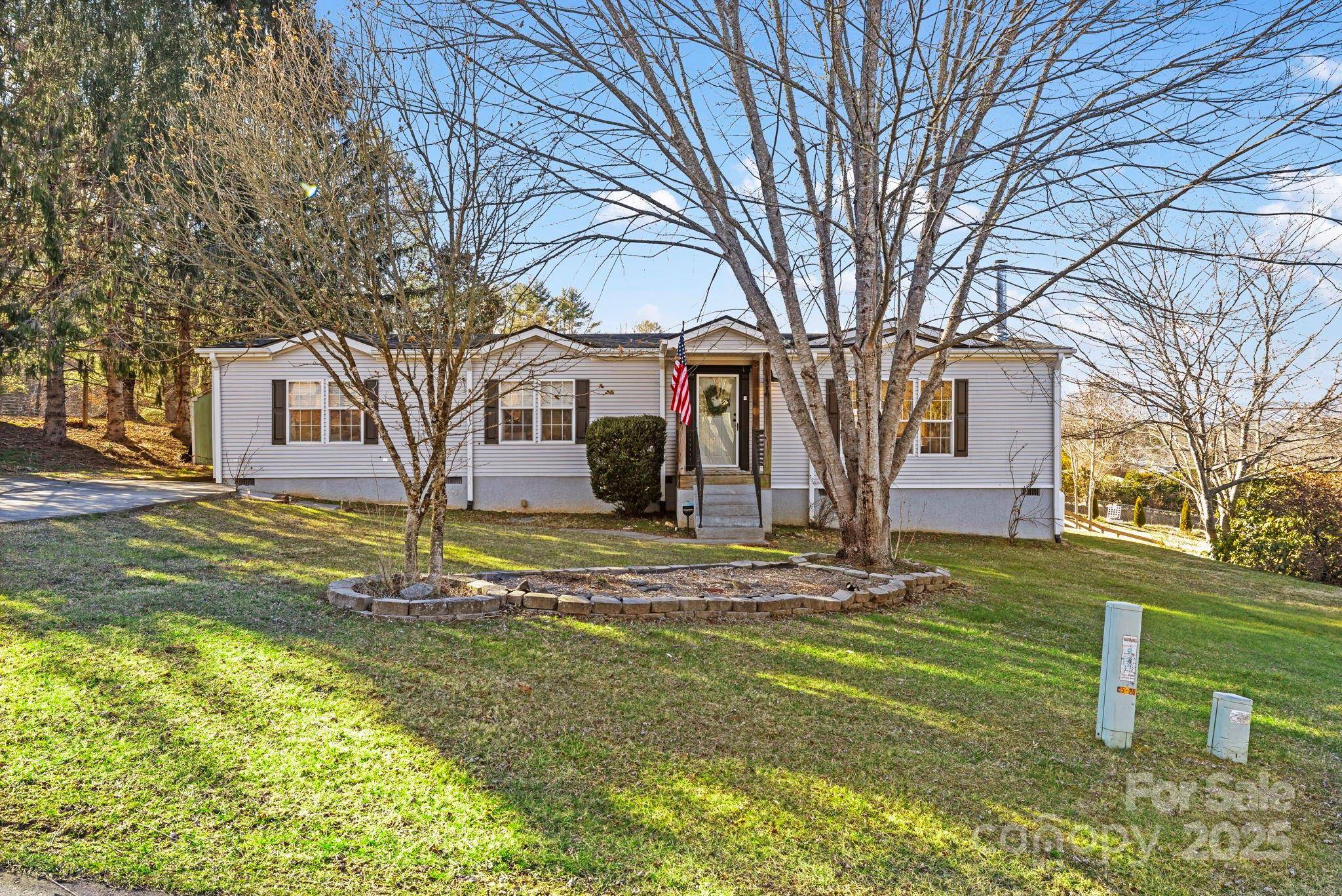 11 Timbers Edge LN, Fairview, NC 28730
