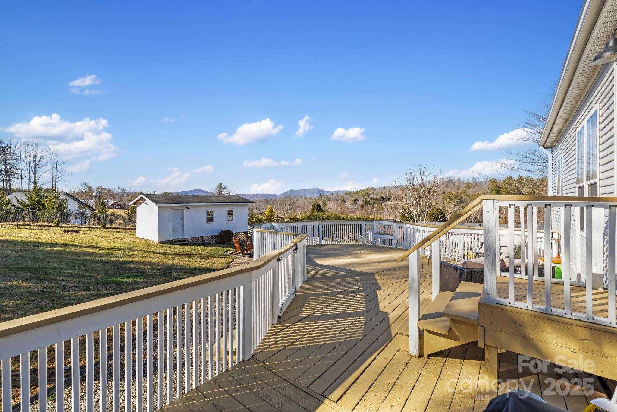 11 Timbers Edge LN, Fairview, NC 28730