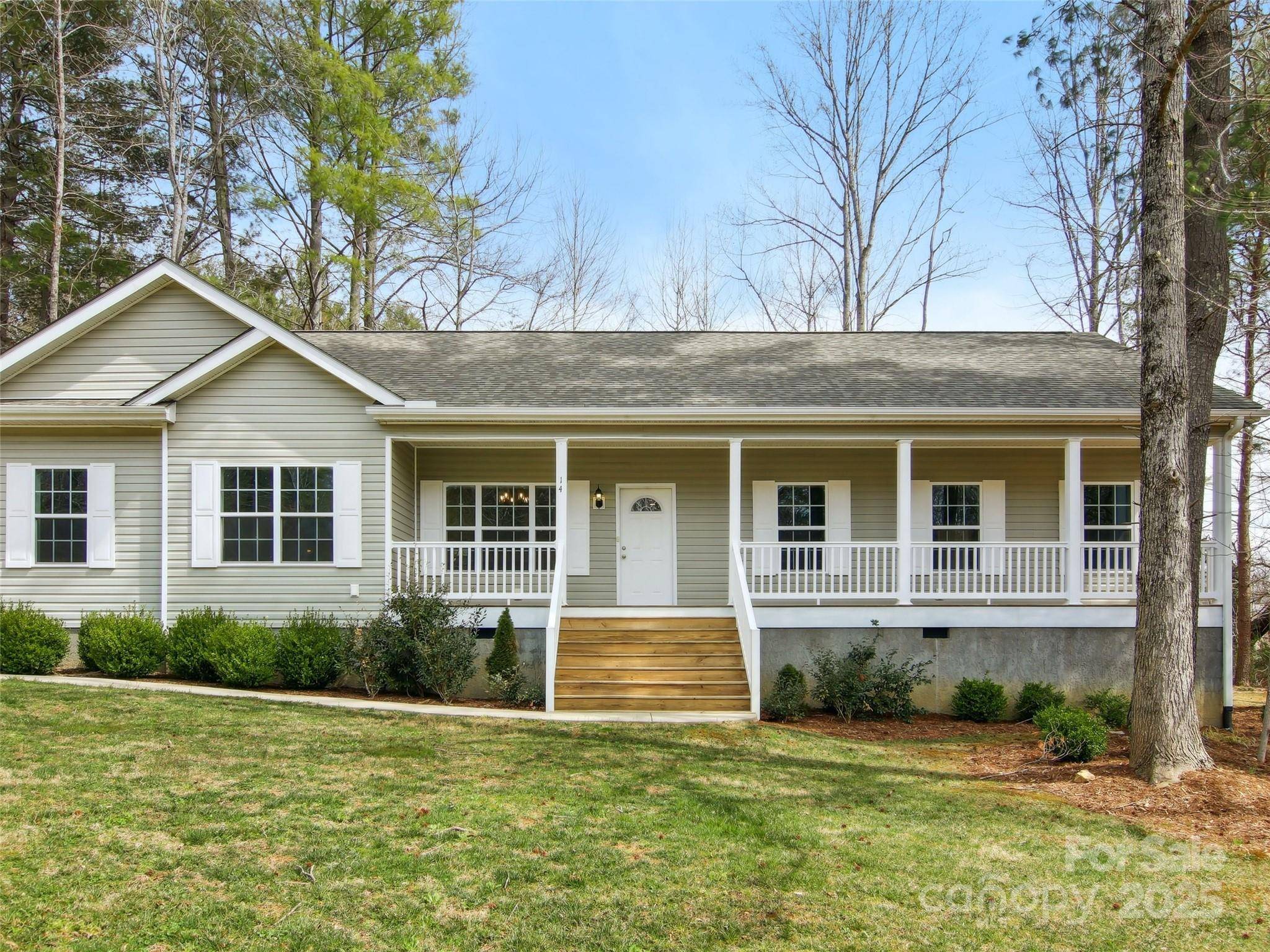 14 Fox Run DR, Fairview, NC 28730