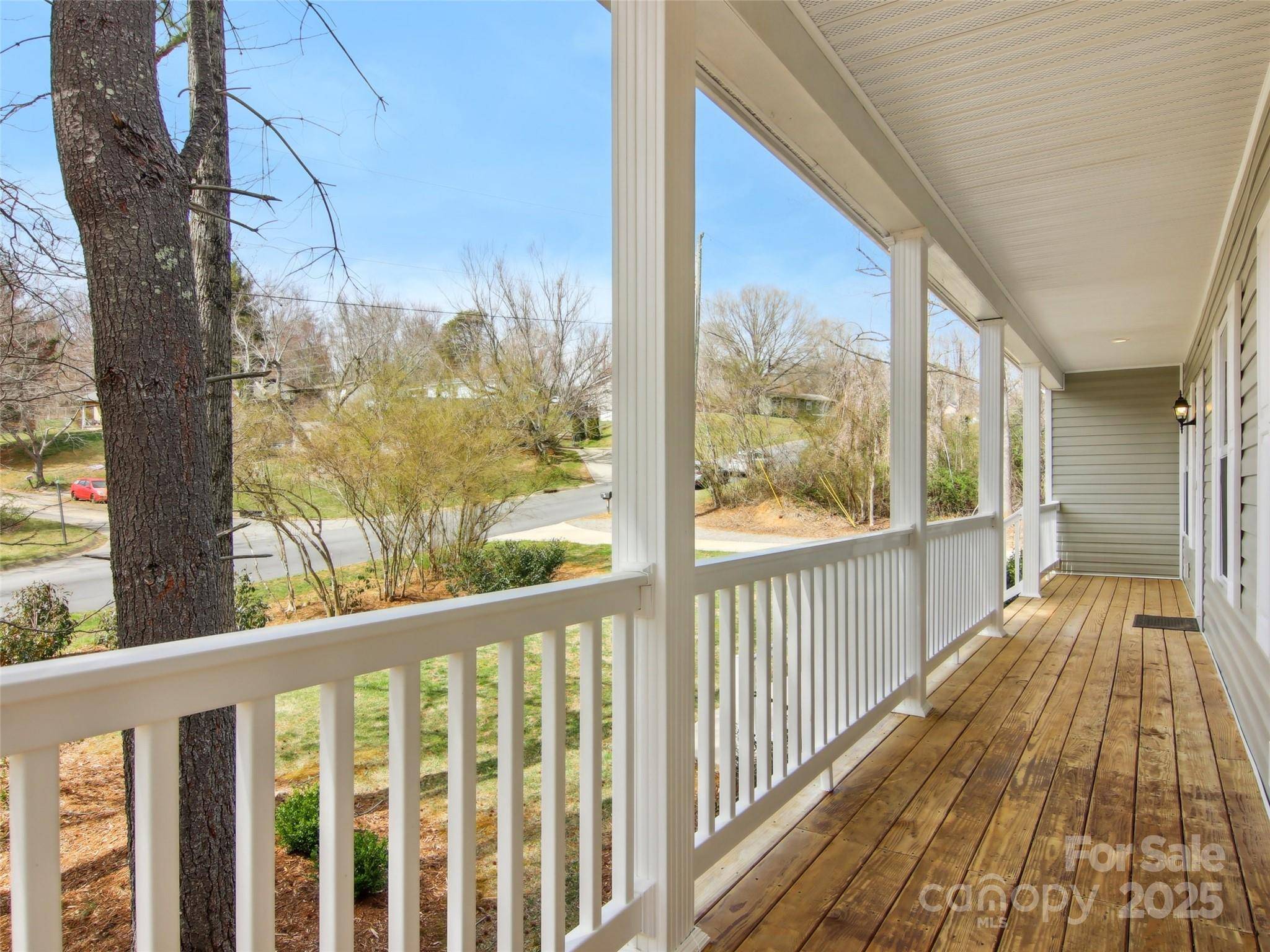 14 Fox Run DR, Fairview, NC 28730