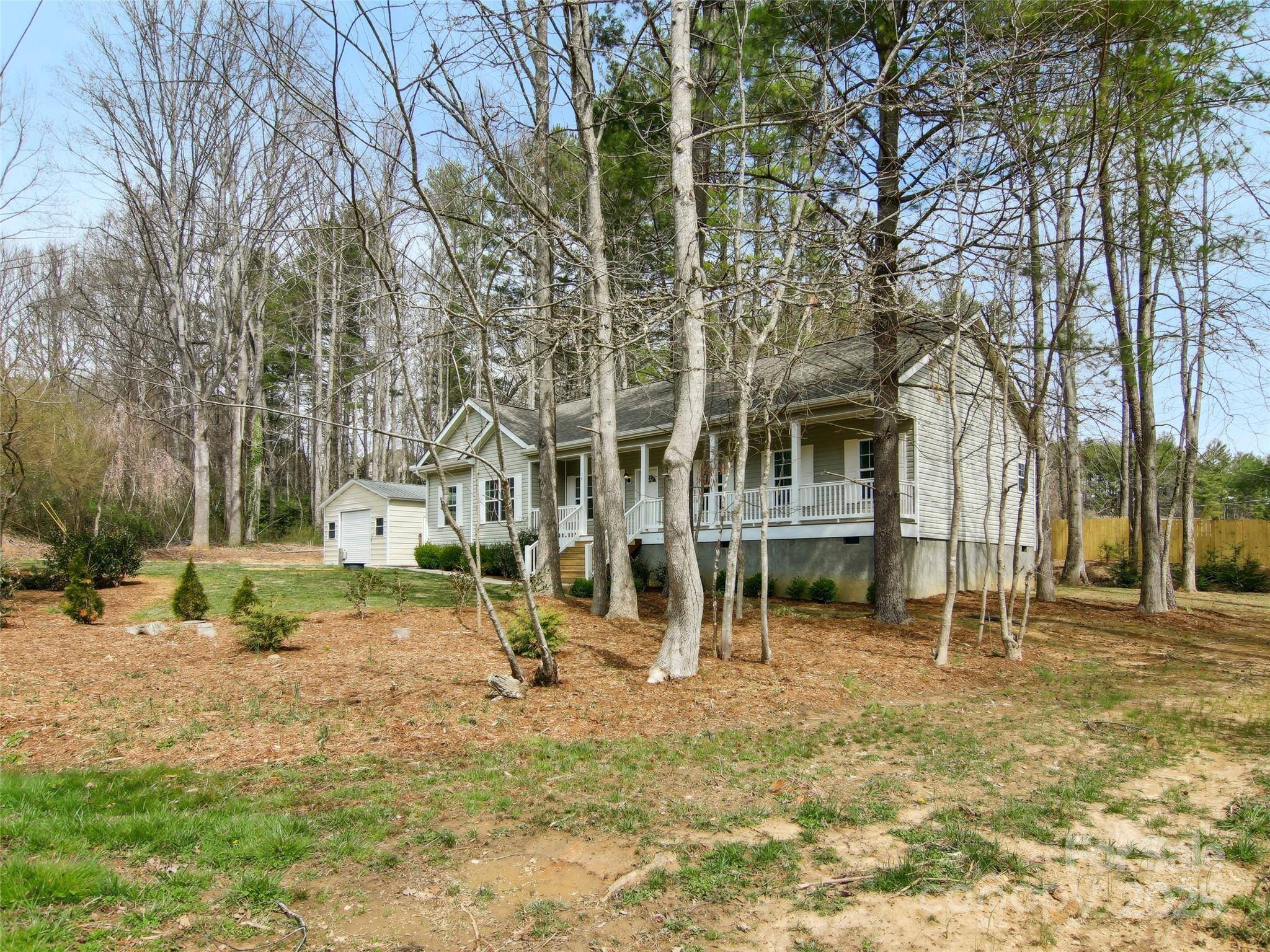 14 Fox Run DR, Fairview, NC 28730