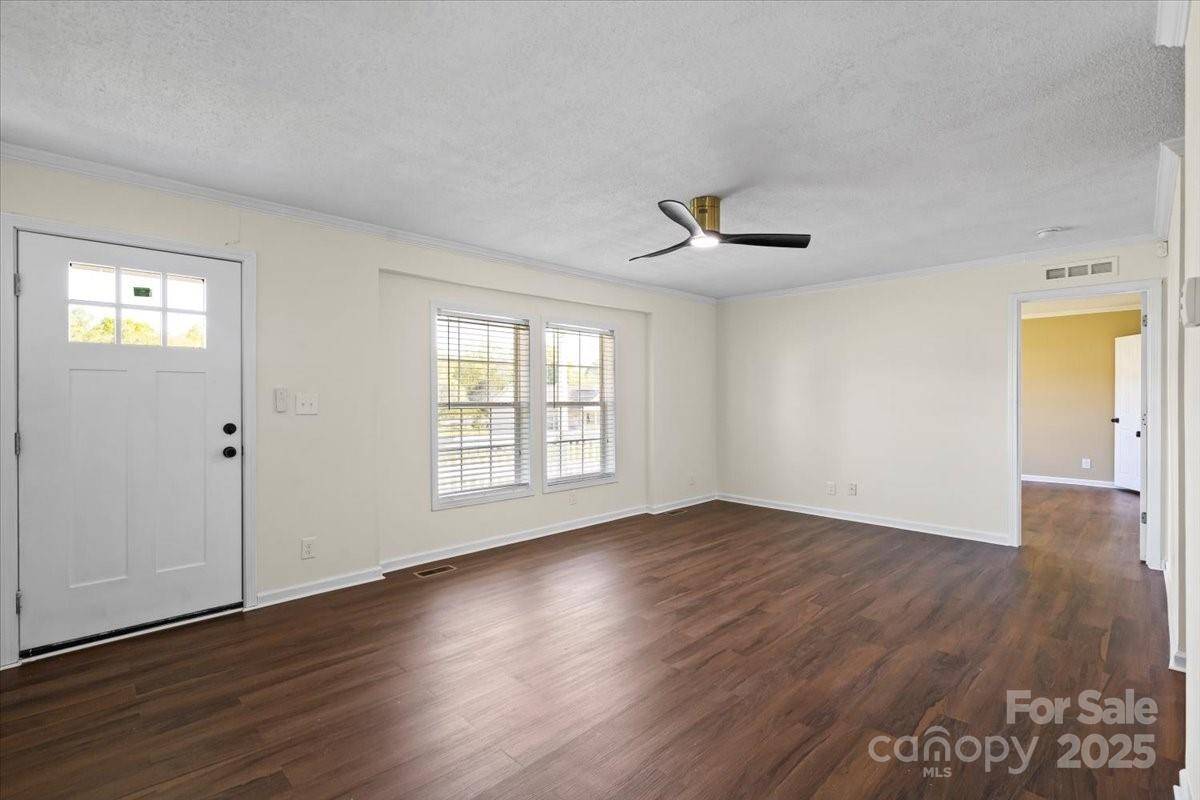 1058 Canada DR, Dallas, NC 28034