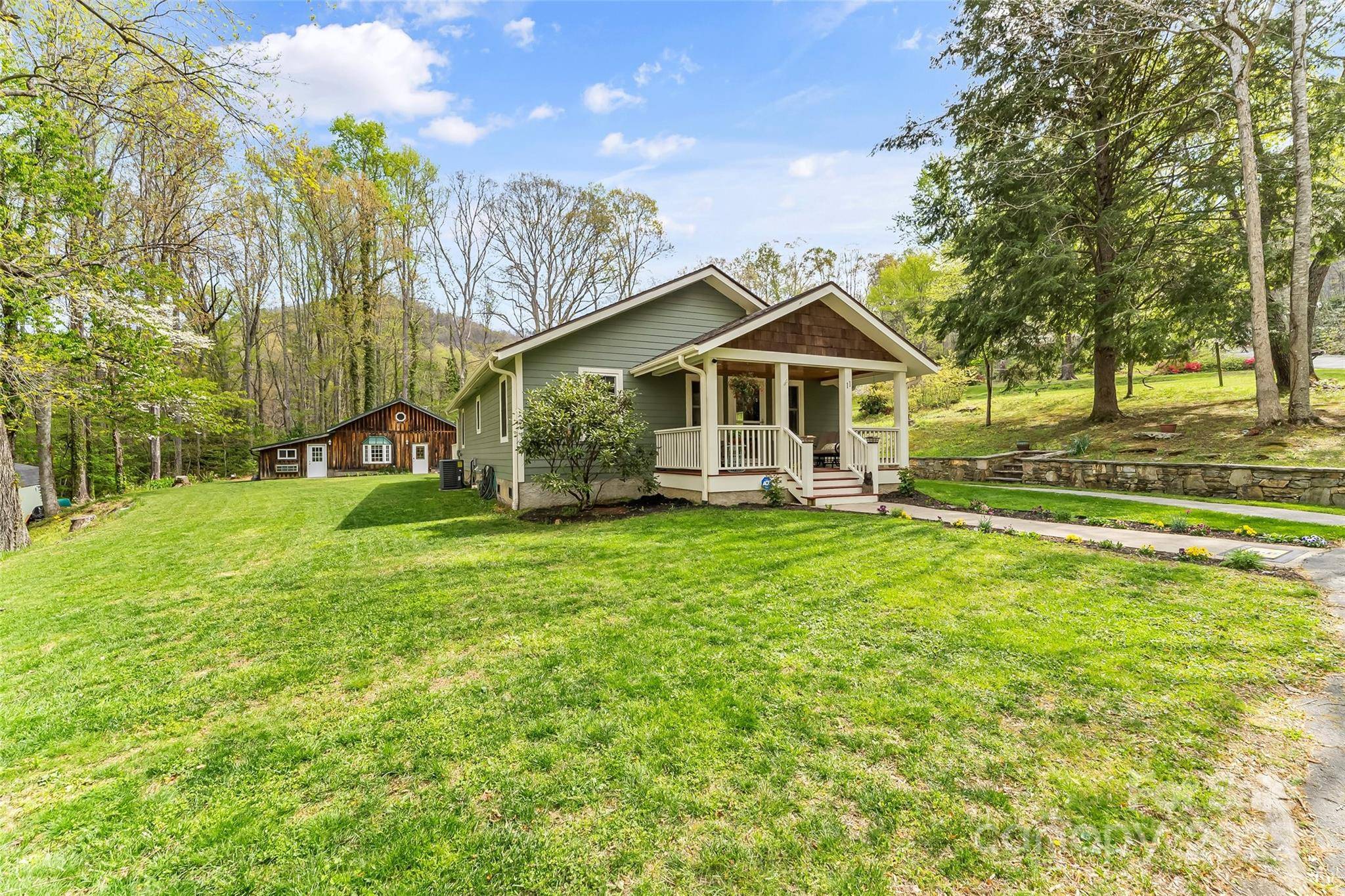 11 Hunting Lodge DR, Black Mountain, NC 28711