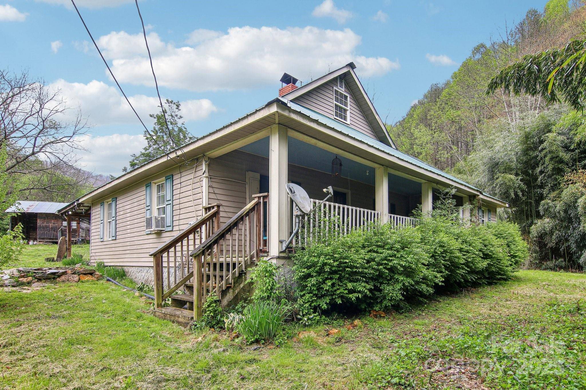 1064 Water Wheel CV, Clyde, NC 28721