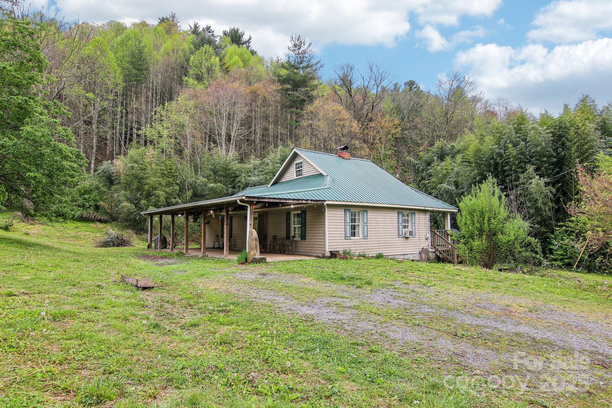 1064 Water Wheel CV, Clyde, NC 28721