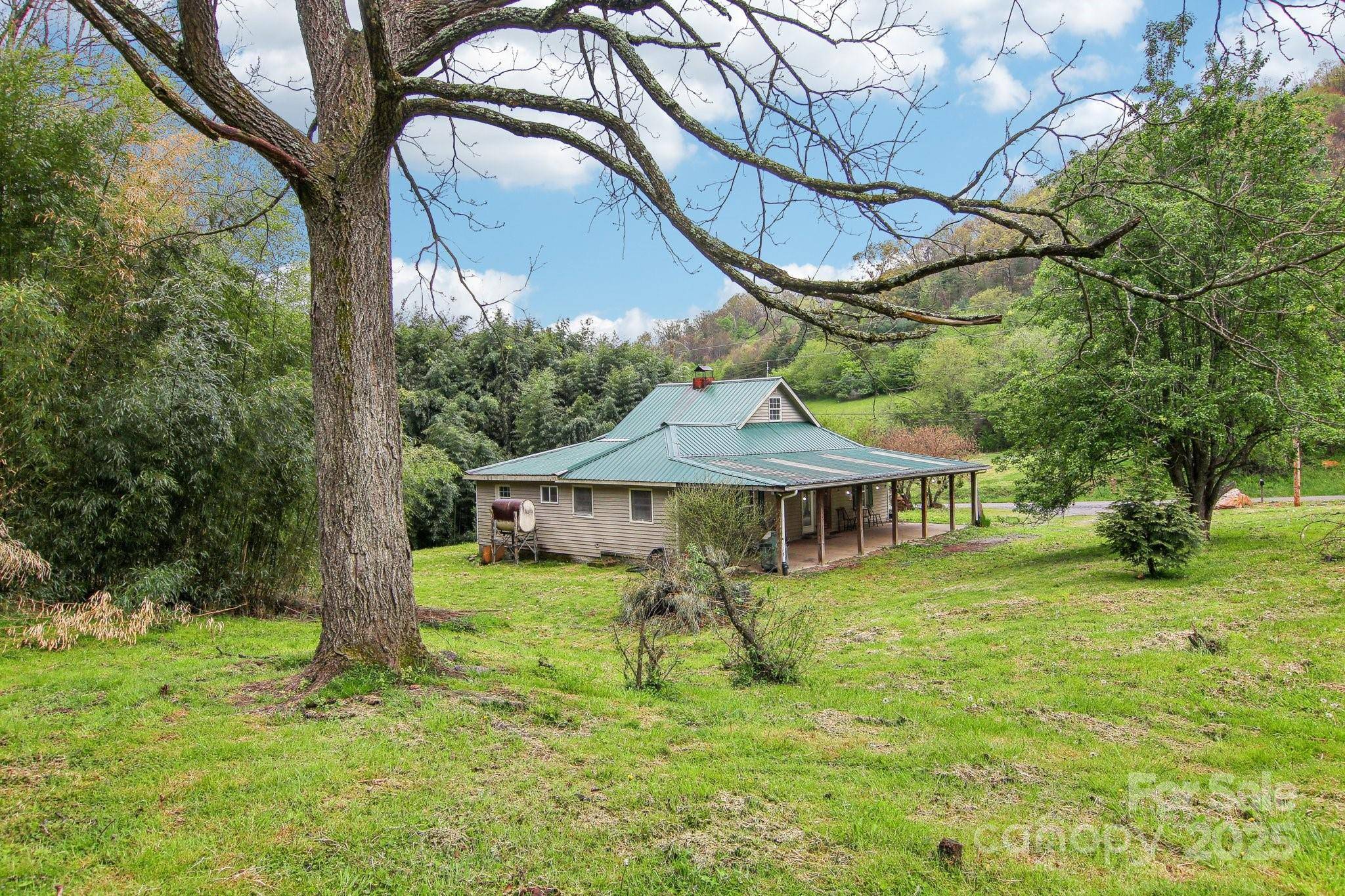 1064 Water Wheel CV, Clyde, NC 28721