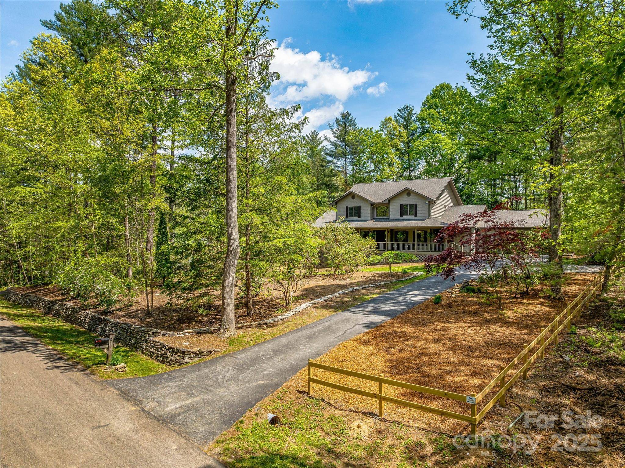 4 Waldrup Trace RD, Fletcher, NC 28732