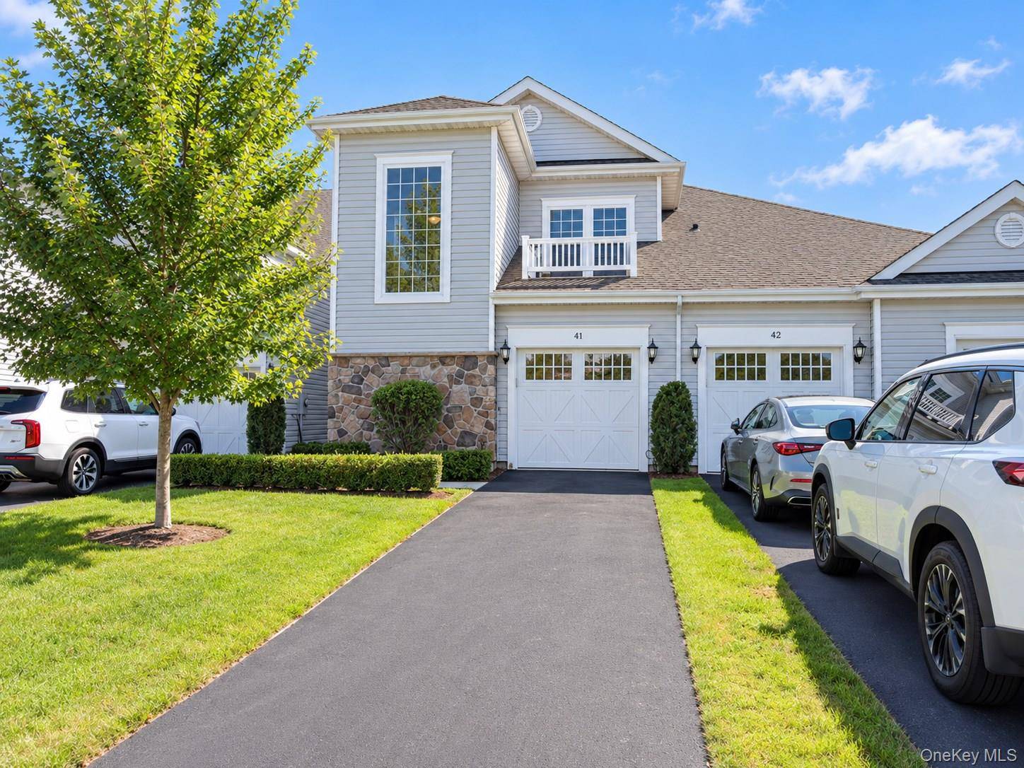 41 Greentree CT, Shirley, NY 11967