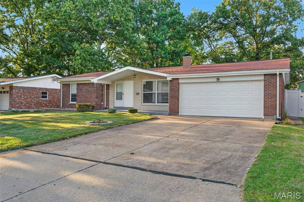 3865 Belcroft DR, Florissant, MO 63034
