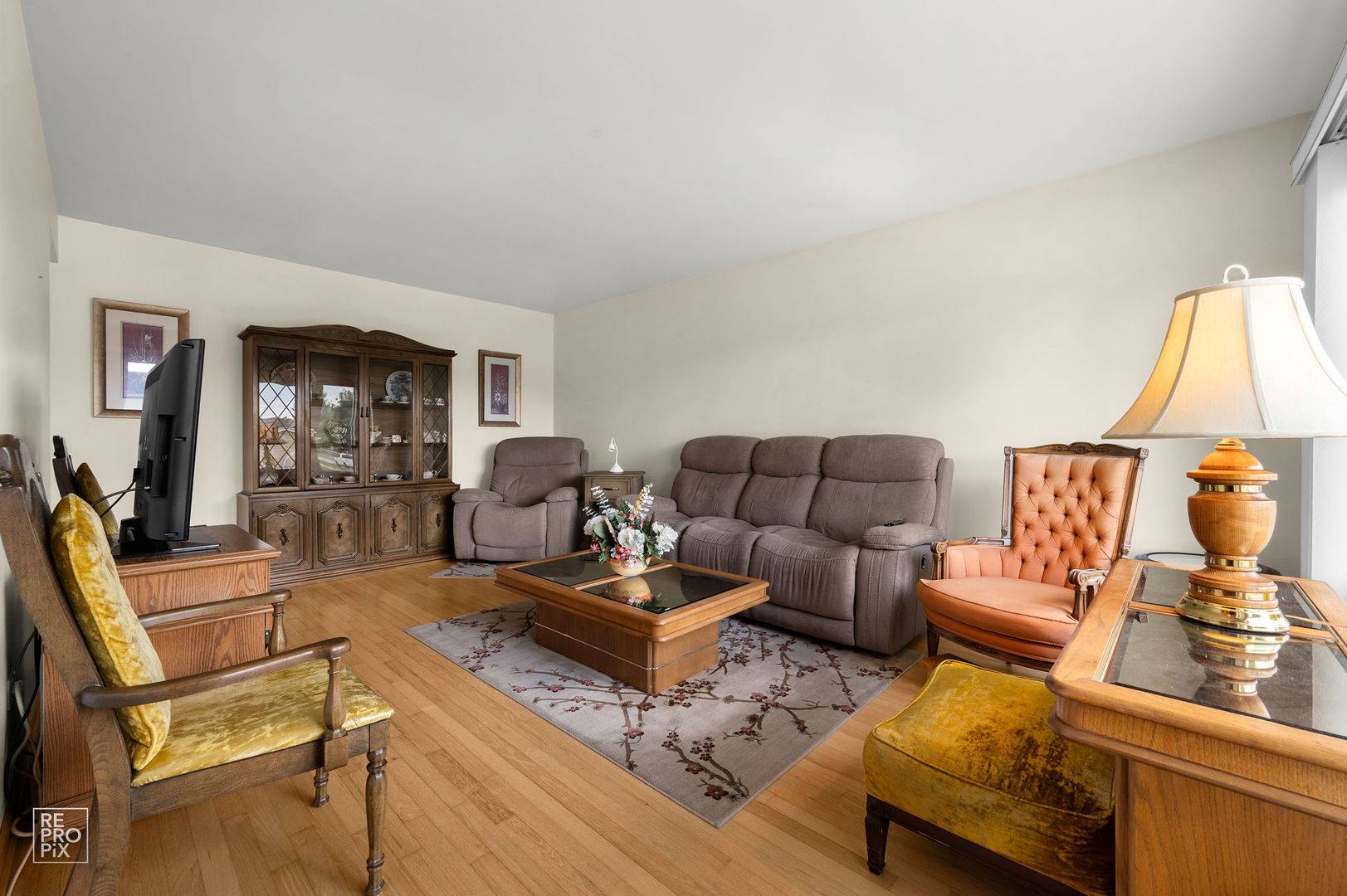 9972 Ivanhoe AVE, Schiller Park, IL 60176