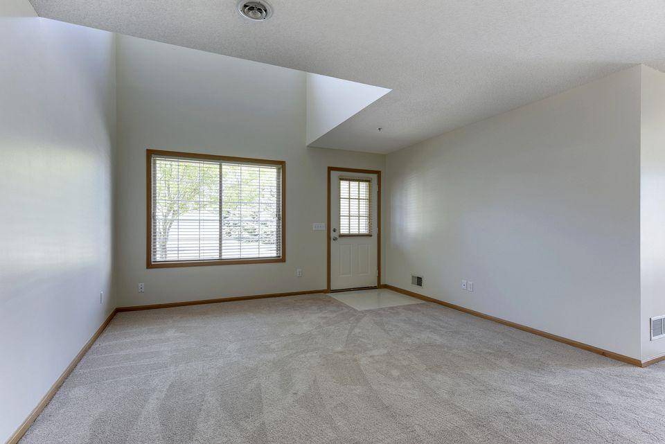10958 Lexington DR, Eden Prairie, MN 55344