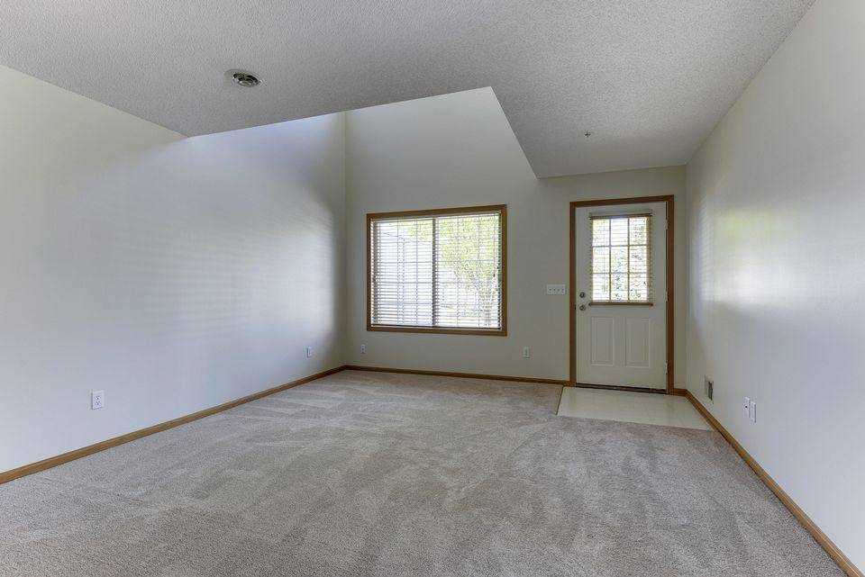 10958 Lexington DR, Eden Prairie, MN 55344
