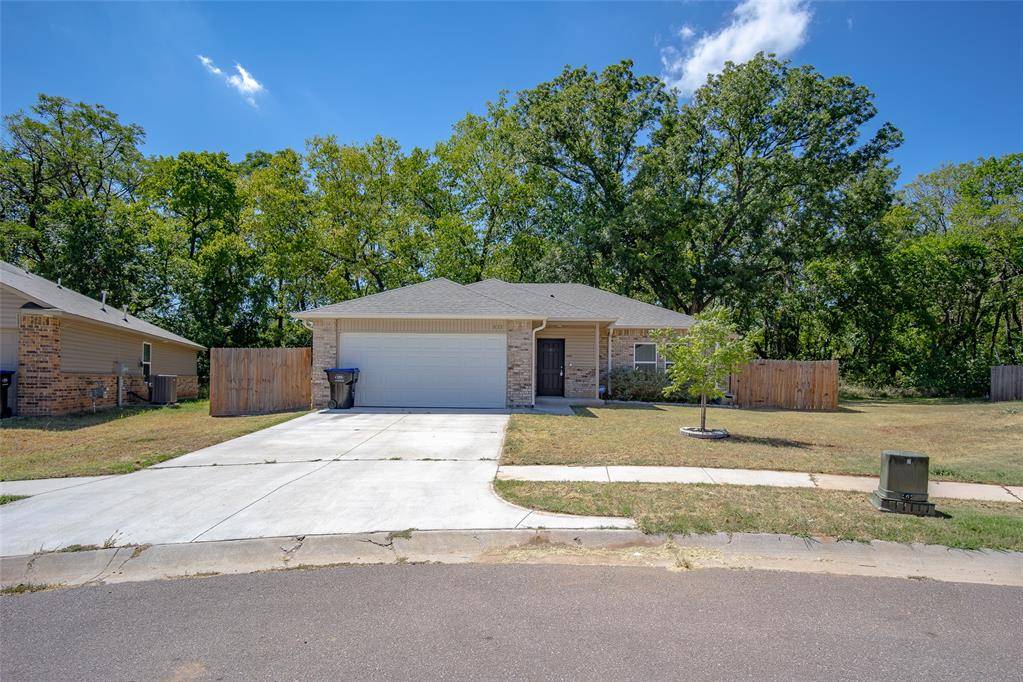 822 Highgarden CIR, Noble, OK 73068