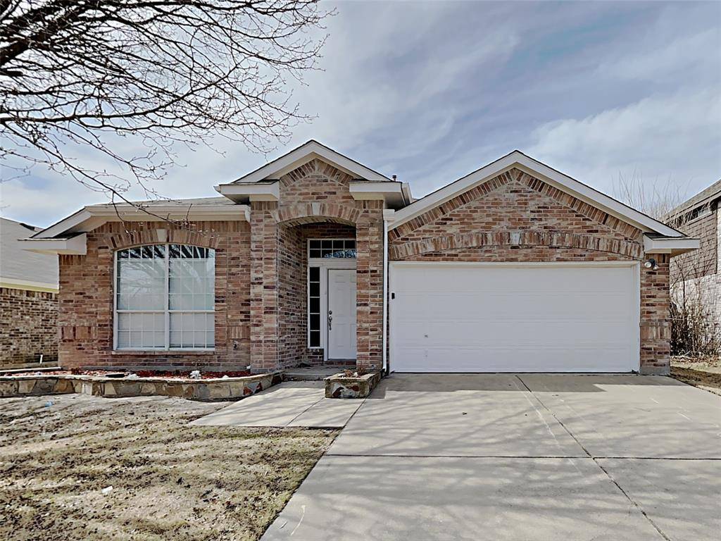 617 Oak Hollow Trail, Saginaw, TX 76179
