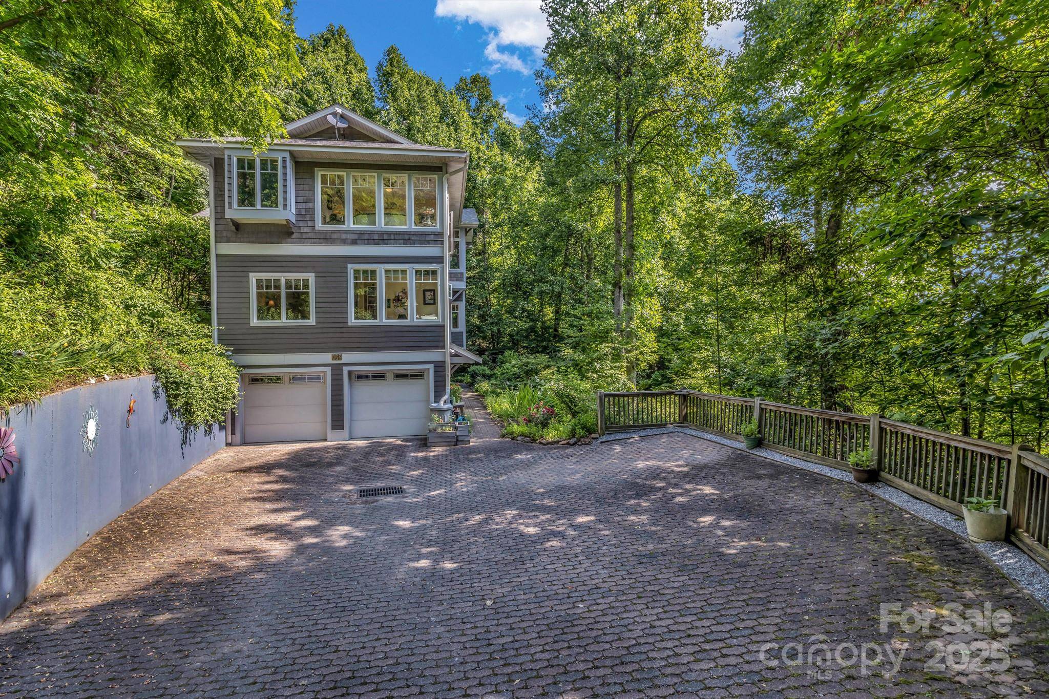 322 Crestview DR, Black Mountain, NC 28711