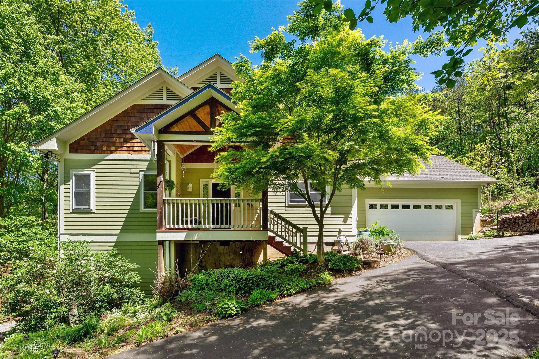 27 Hunting Lodge DR, Black Mountain, NC 28711