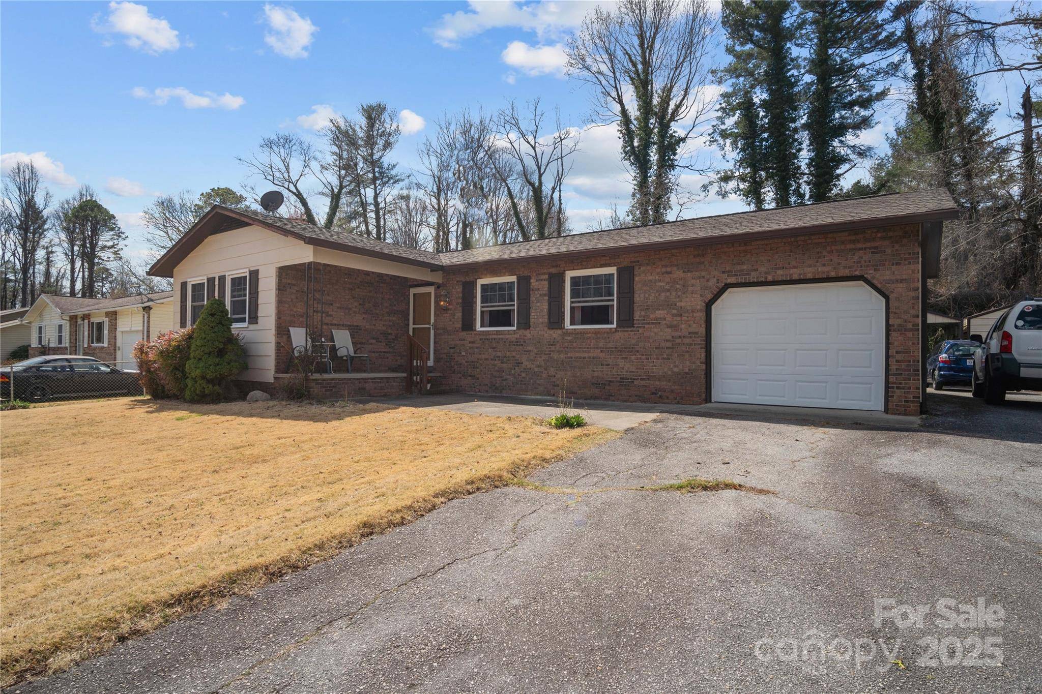 121 Upward Acres ST, East Flat Rock, NC 28726