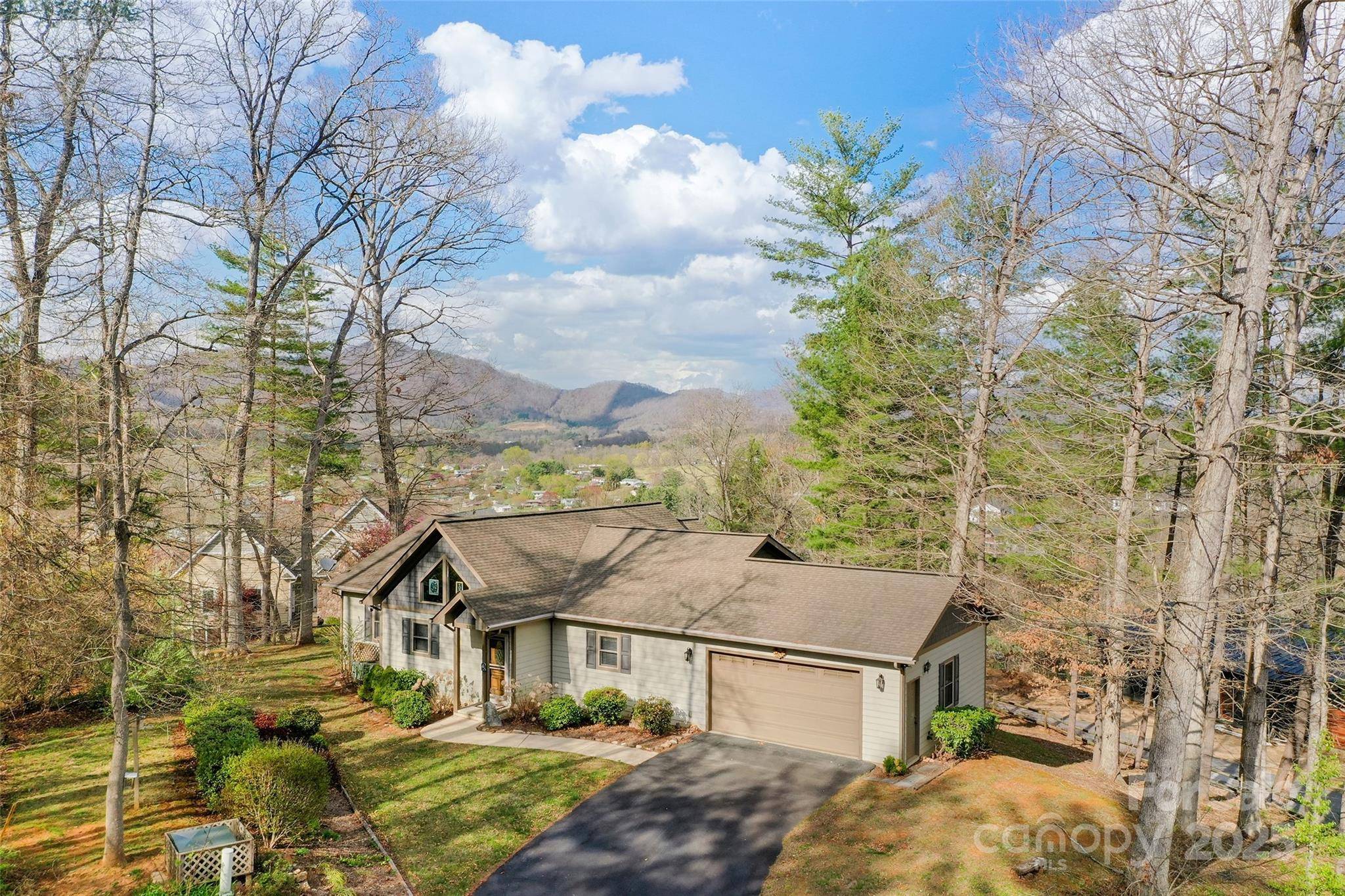 22 Critter TRL, Clyde, NC 28721